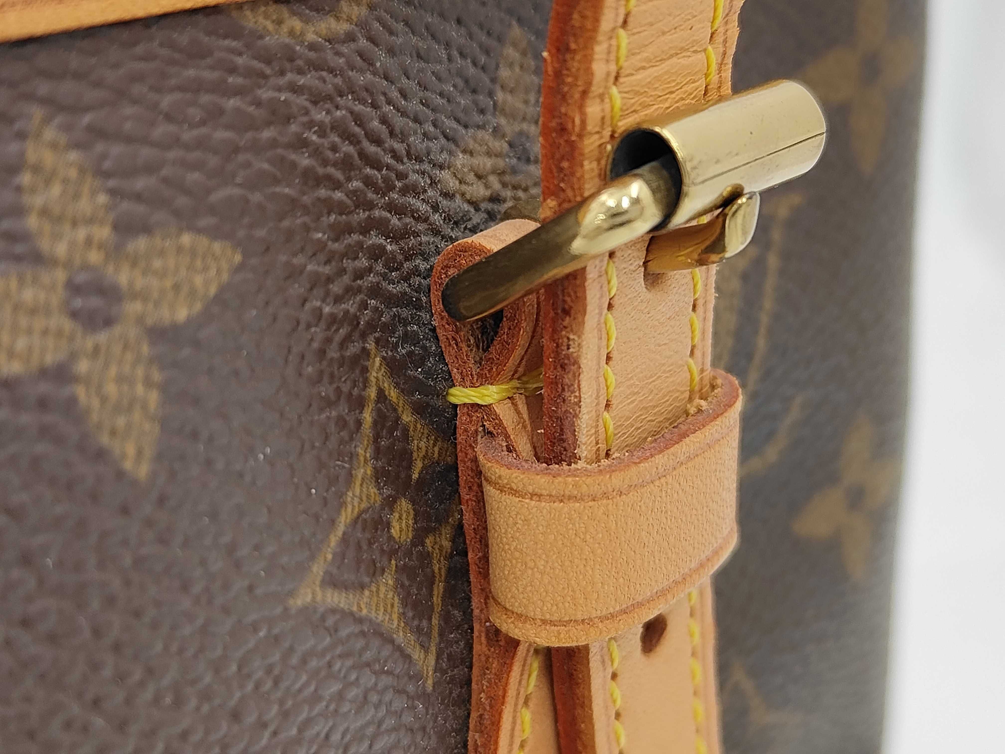 Monogram Bucket PM M42238 Handbag — view 3