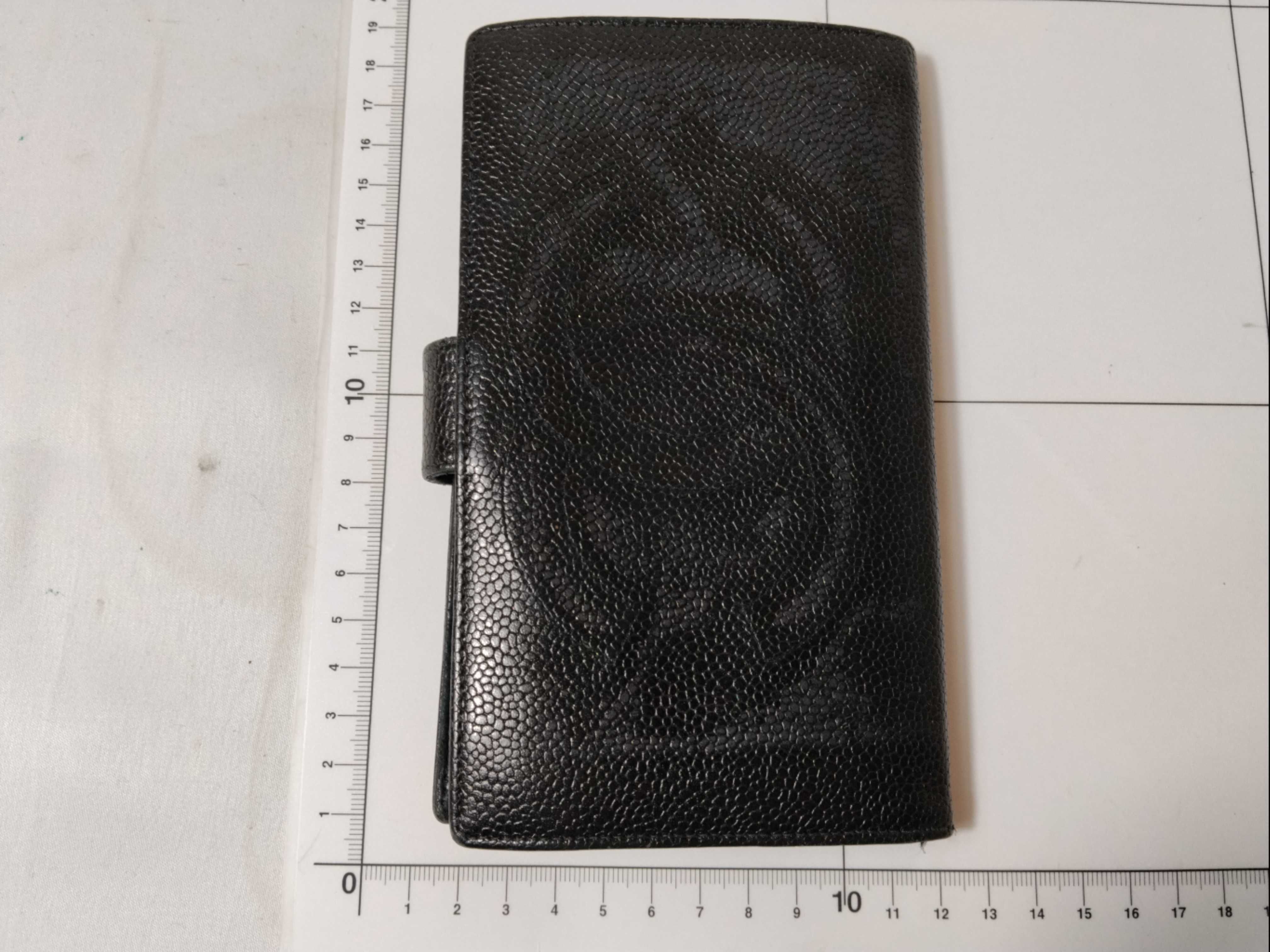 Caviar Skin Coco Mark/Clasp Bi-fold Wallet — view 2
