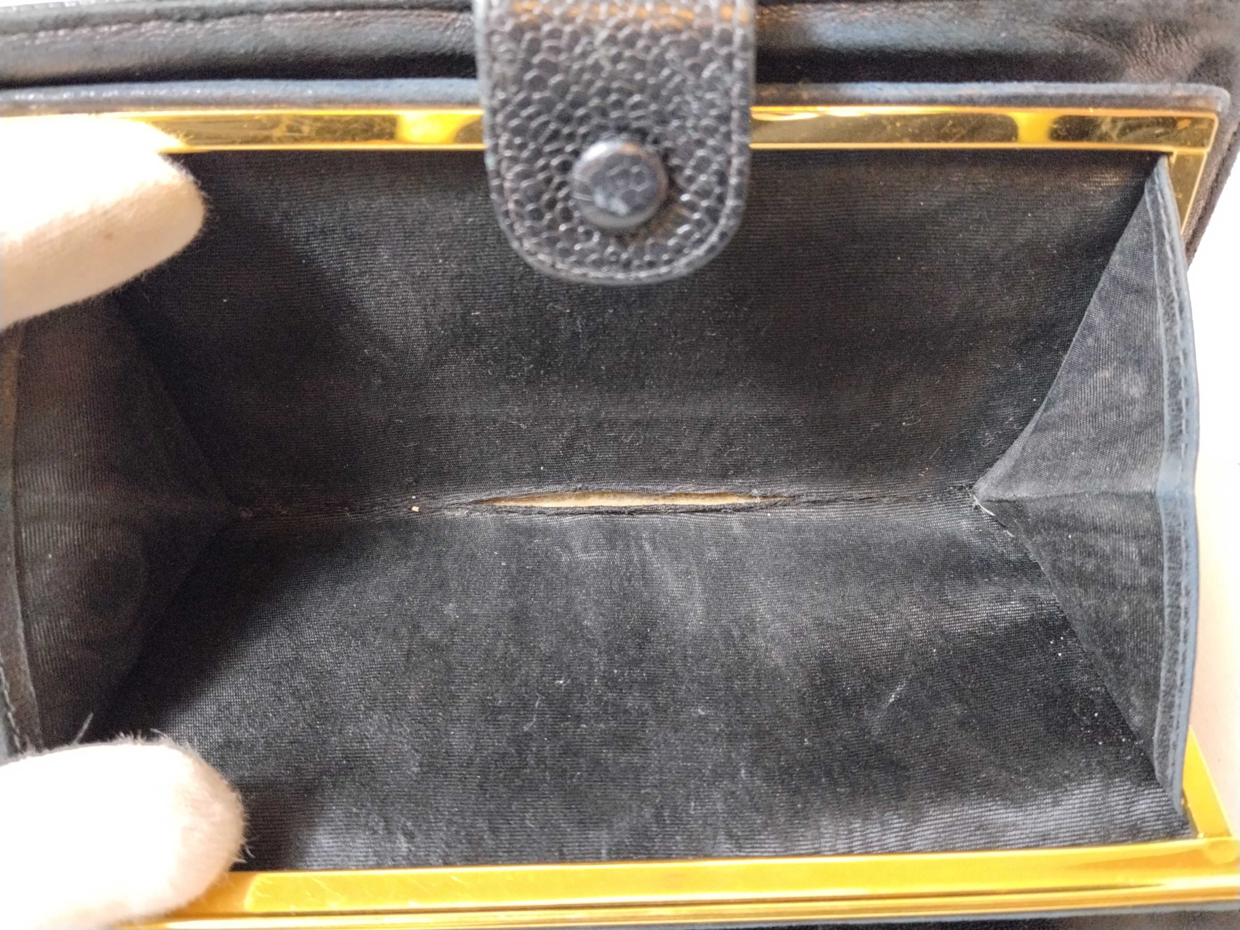 Caviar Skin Coco Mark/Clasp Bi-fold Wallet — view 11