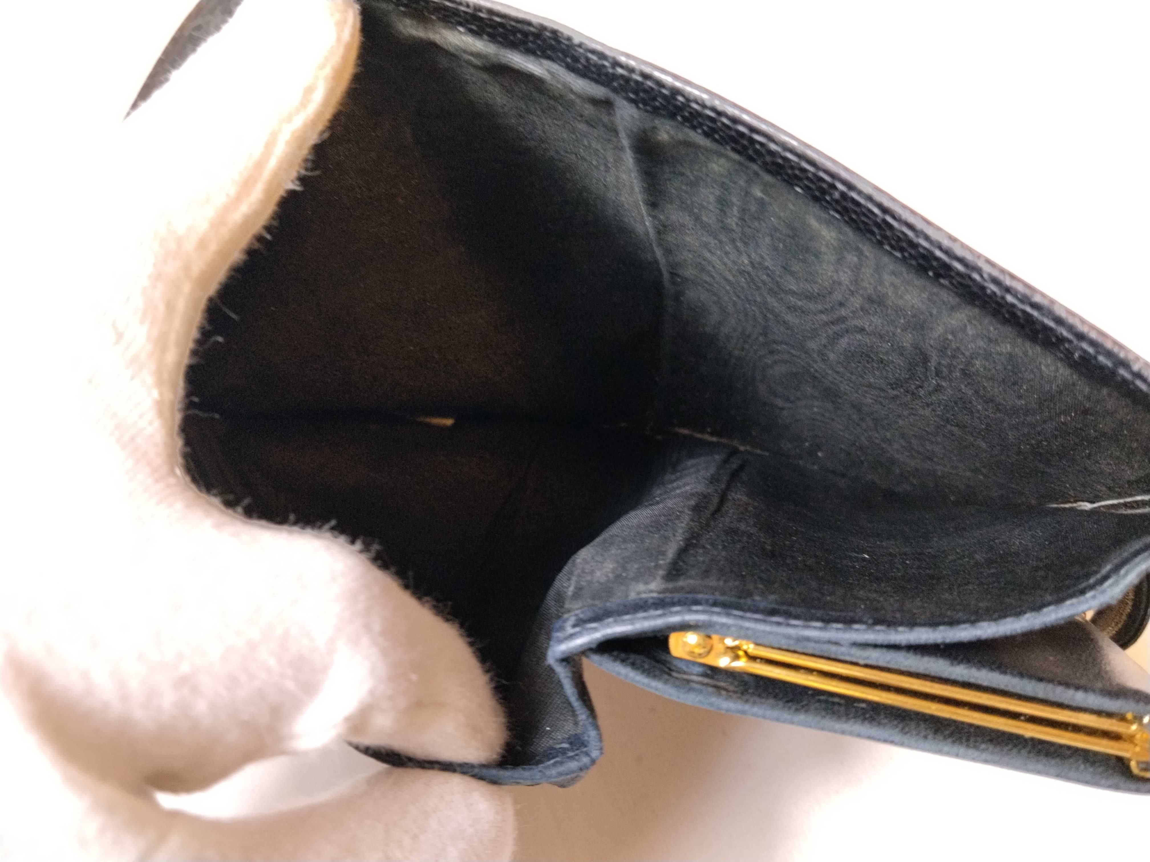 Caviar Skin Coco Mark/Clasp Bi-fold Wallet — view 12
