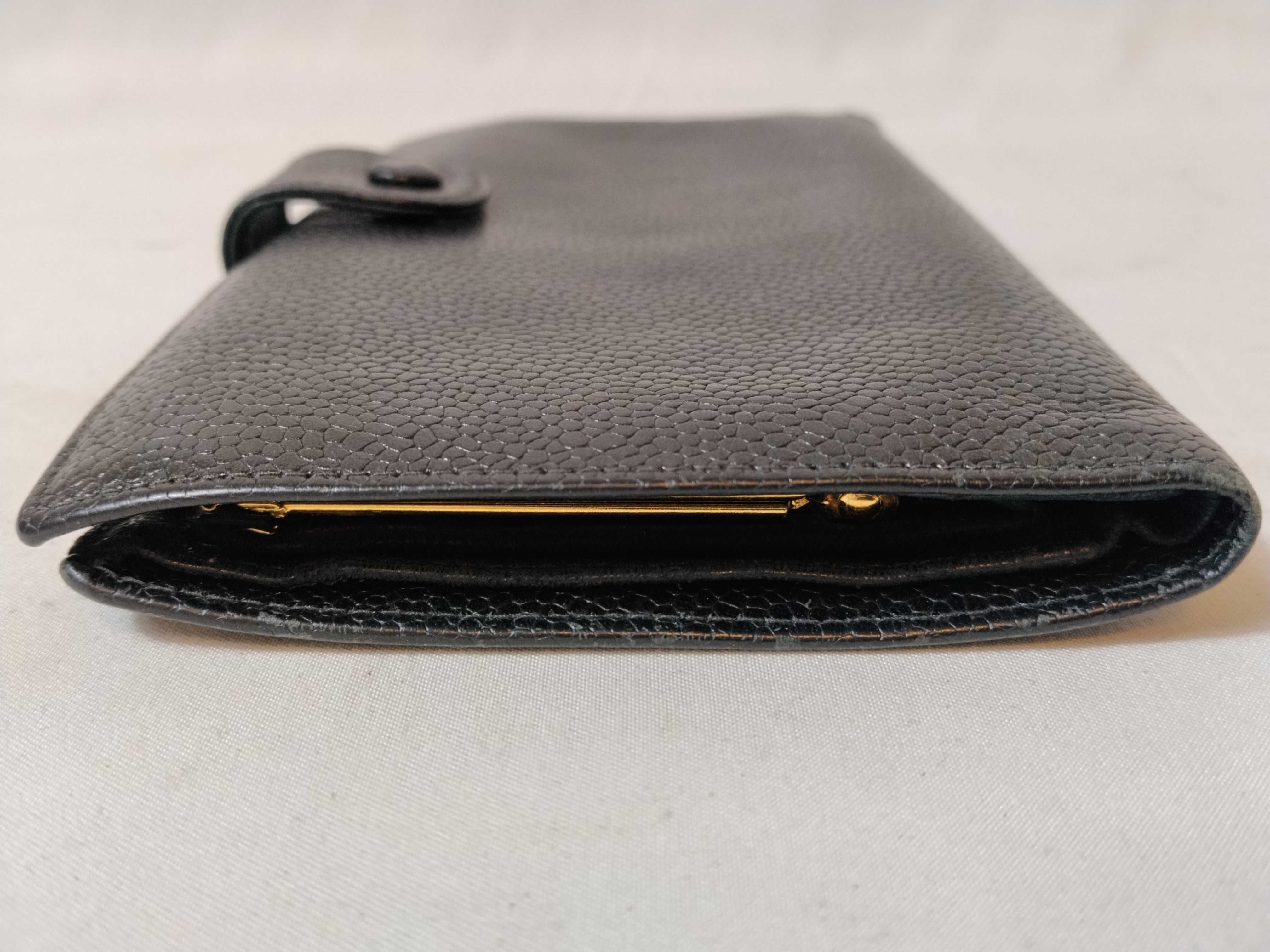 Caviar Skin Coco Mark/Clasp Bi-fold Wallet — view 6