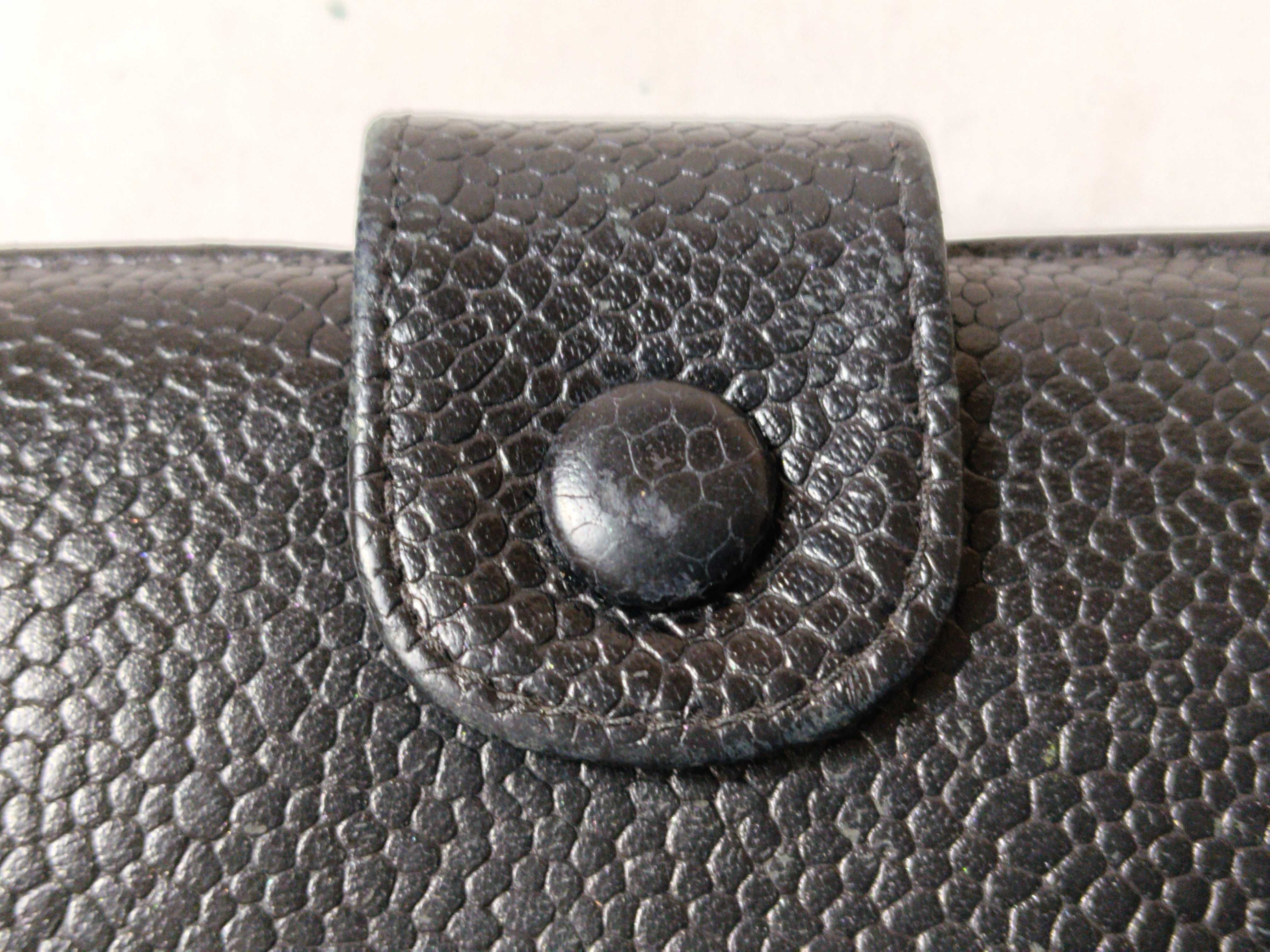 Caviar Skin Coco Mark/Clasp Bi-fold Wallet — view 7