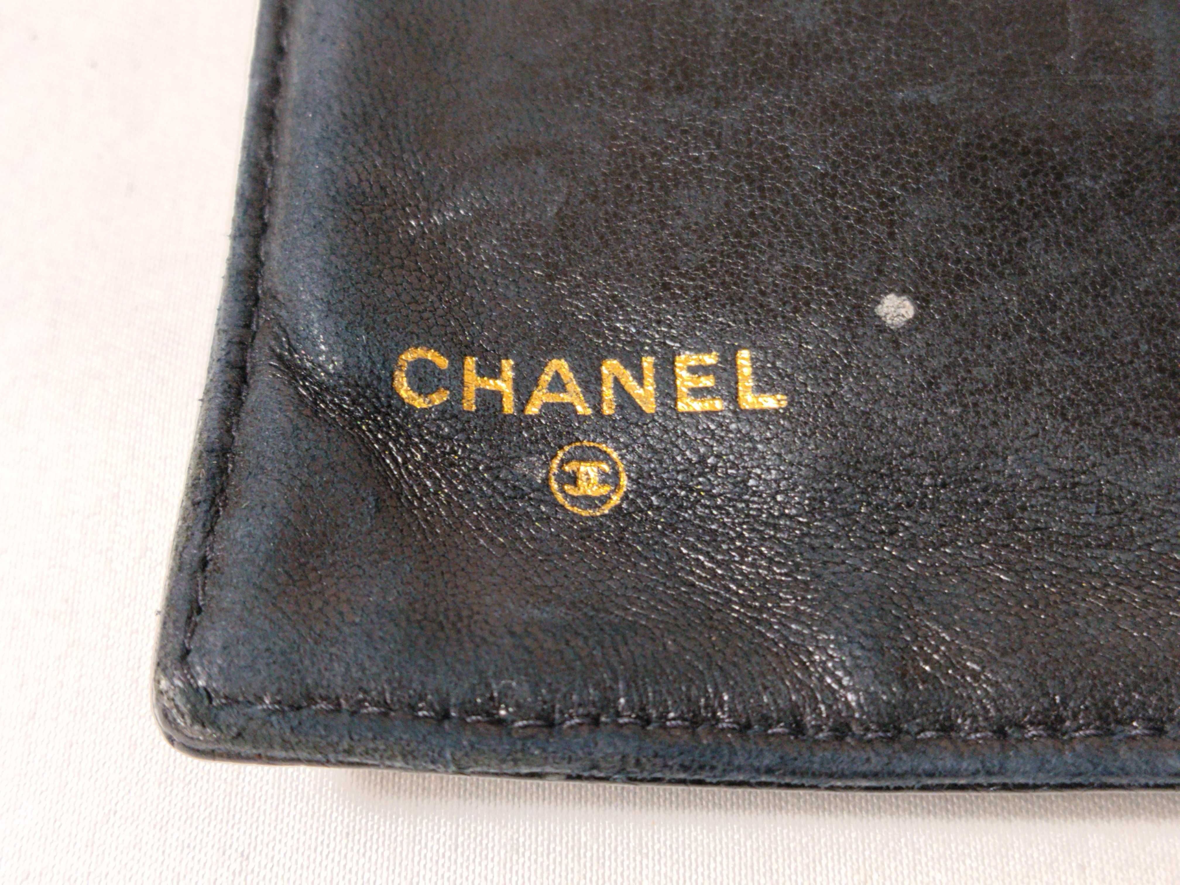 Caviar Skin Coco Mark/Clasp Bi-fold Wallet — view 9