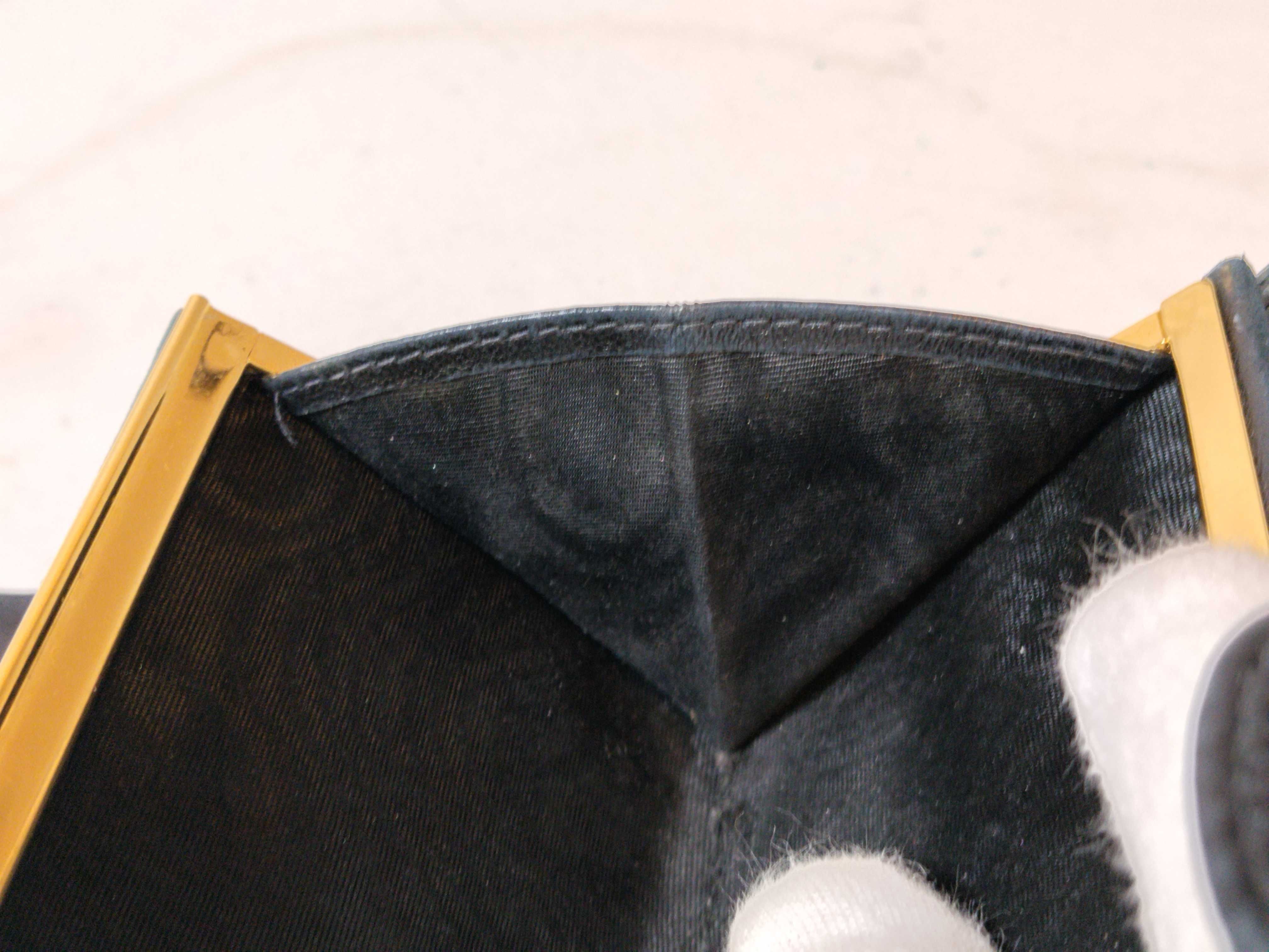 Caviar Skin Coco Mark/Clasp Bi-fold Wallet — view 10