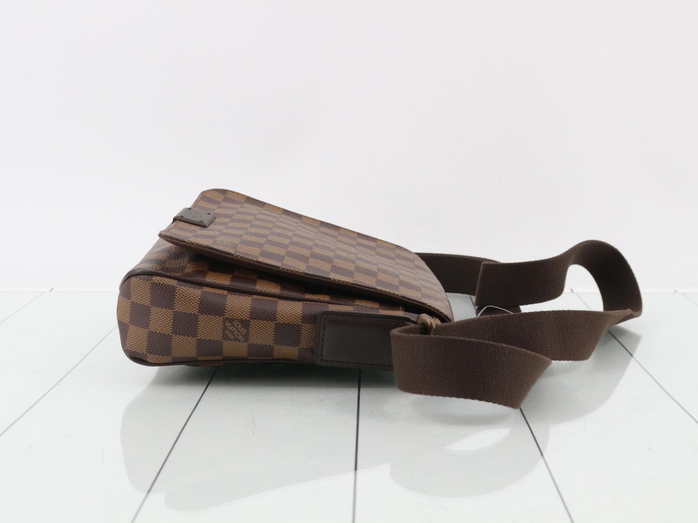 Damier District PM Shoulder Bag — view 3