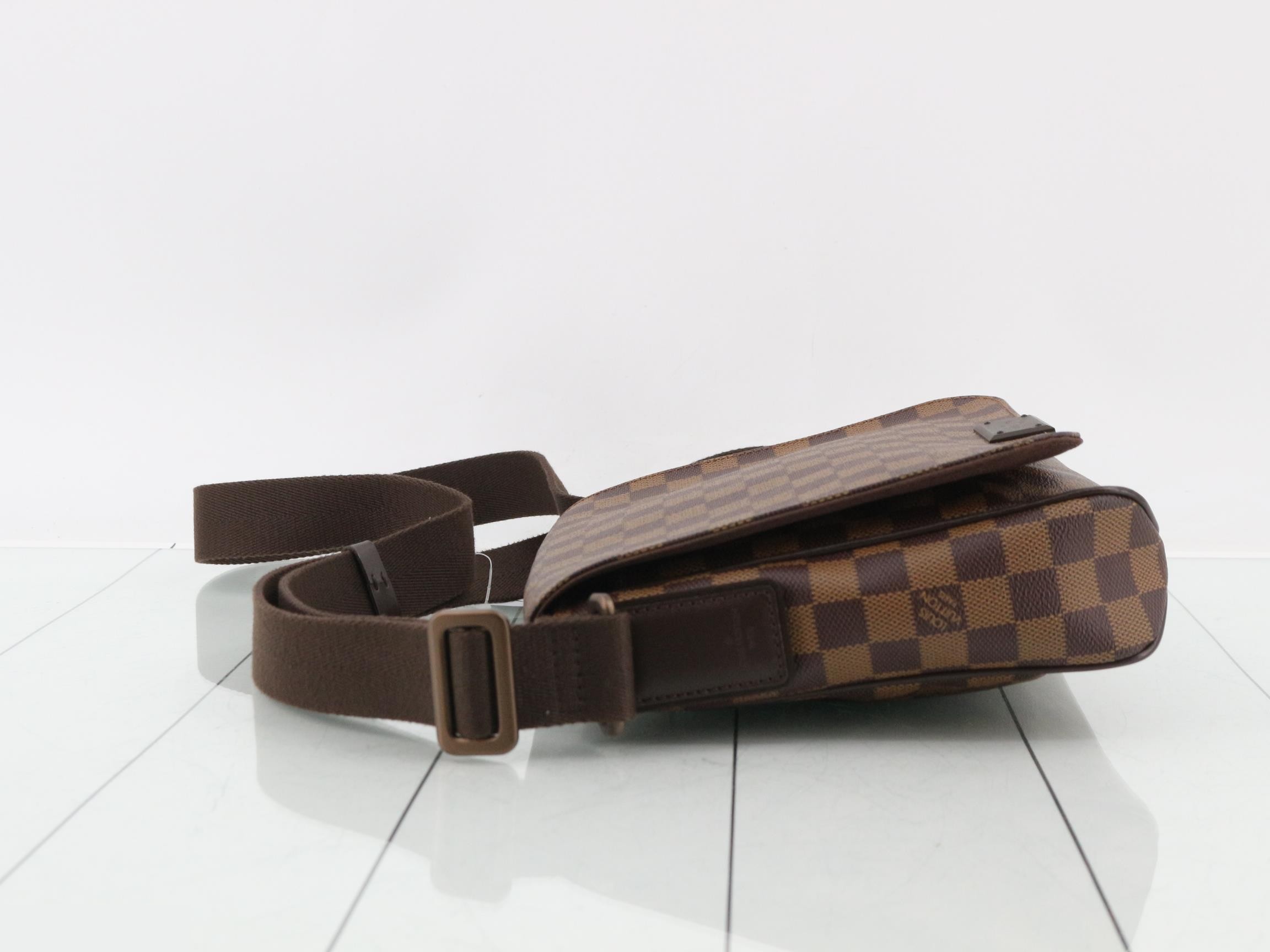 Damier District PM Shoulder Bag — view 4