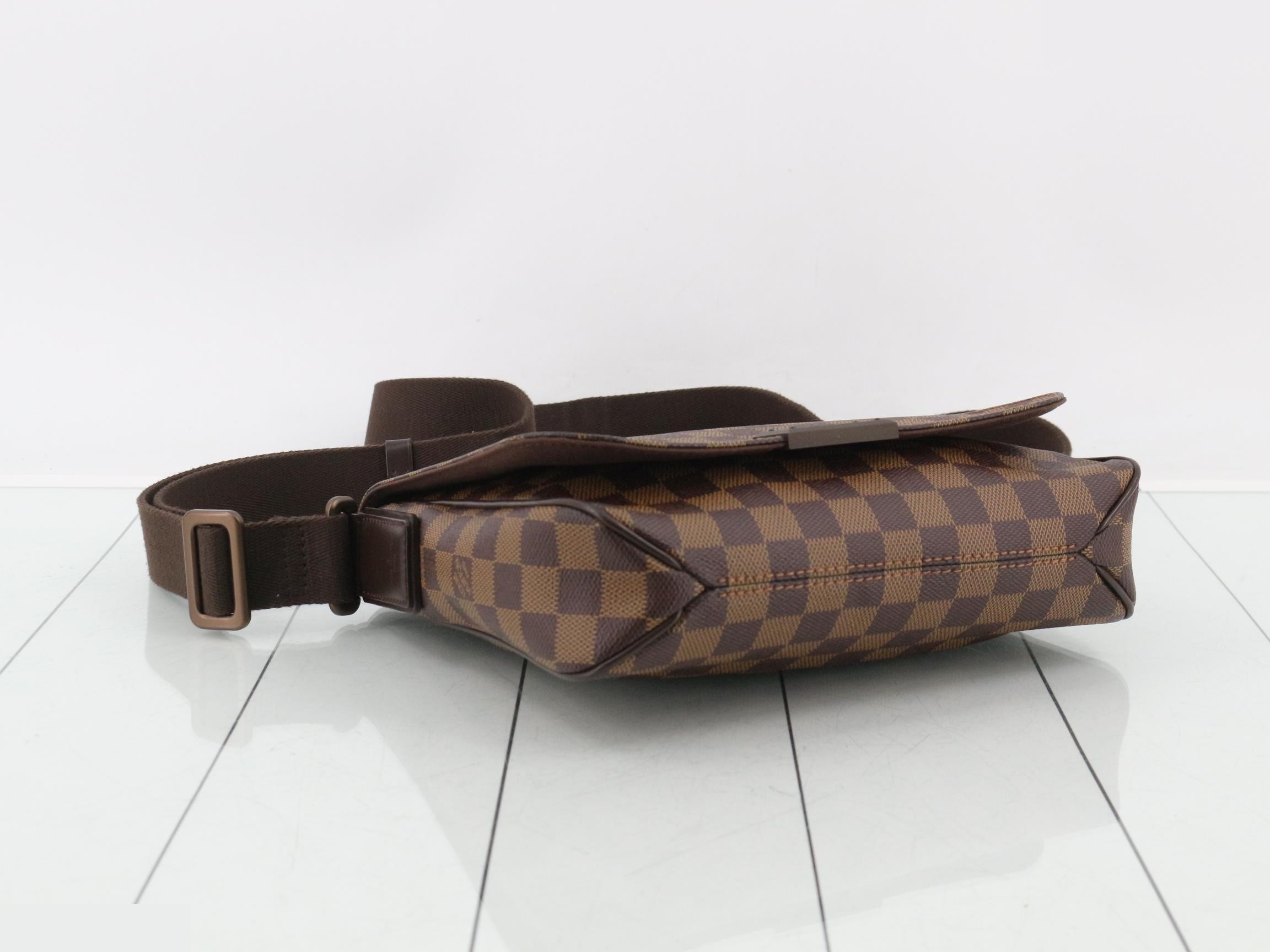 Damier District PM Shoulder Bag — view 5