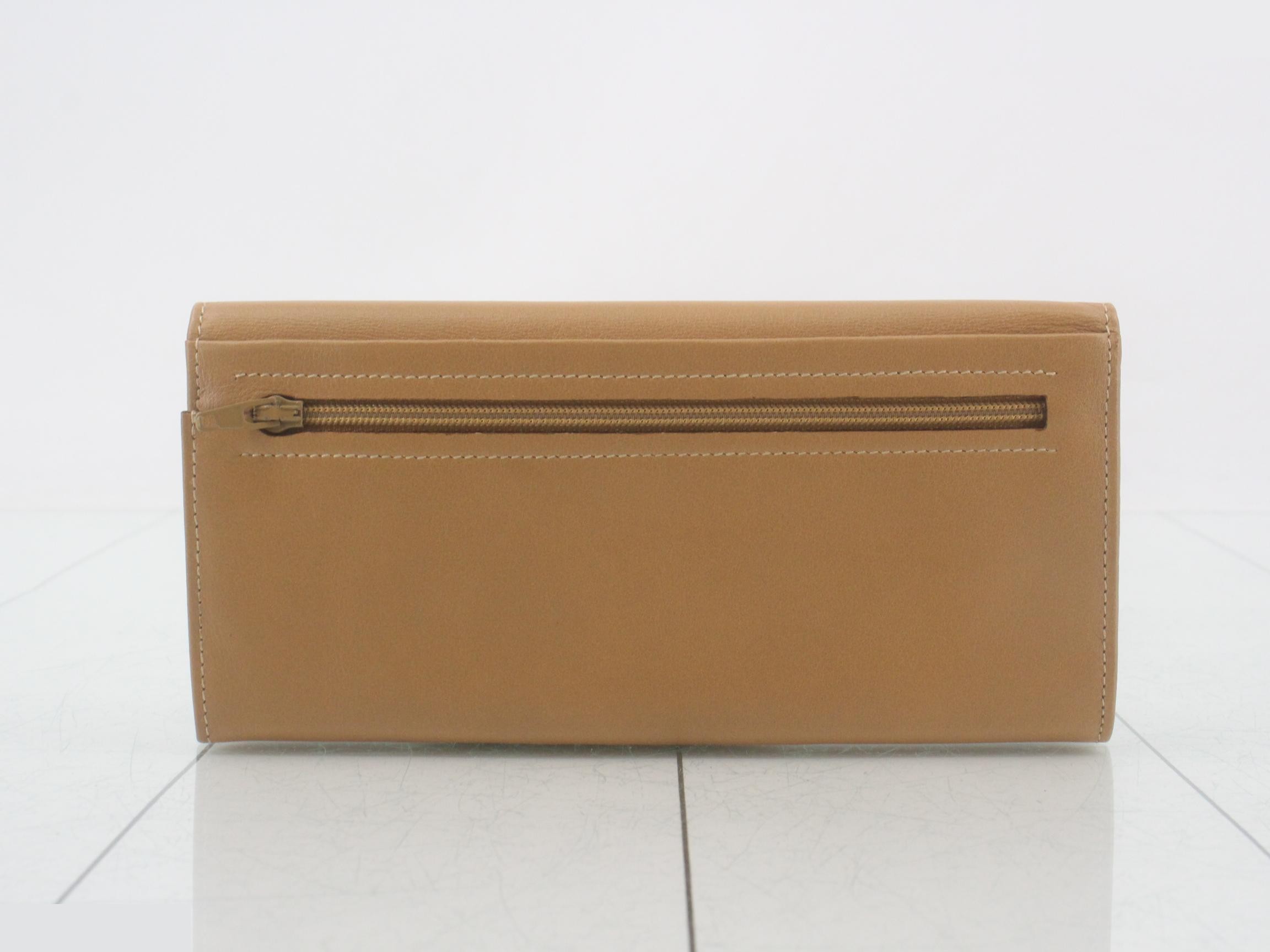 wallet — view 2