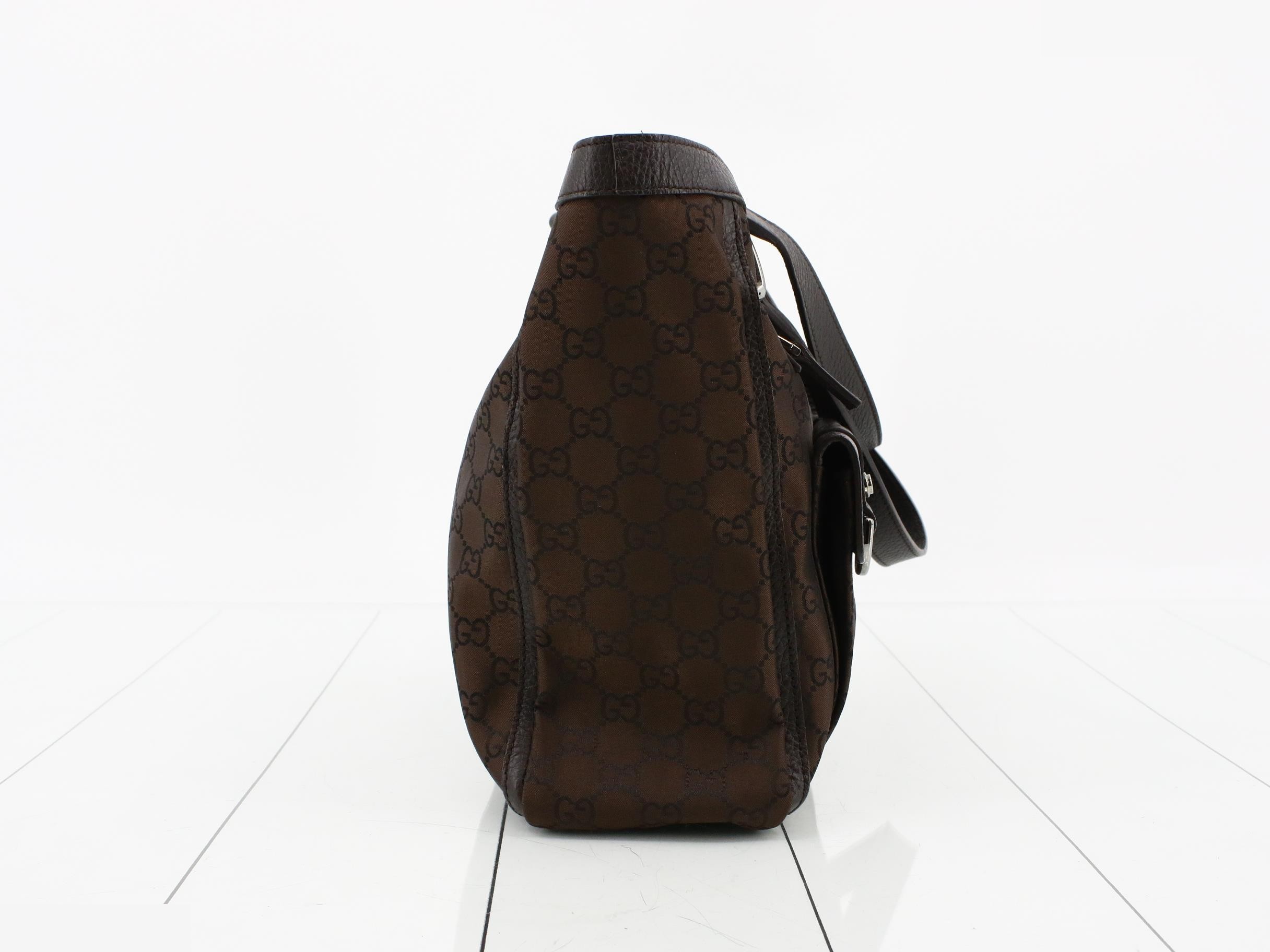 GG Canvas Shoulder Bag — view 4