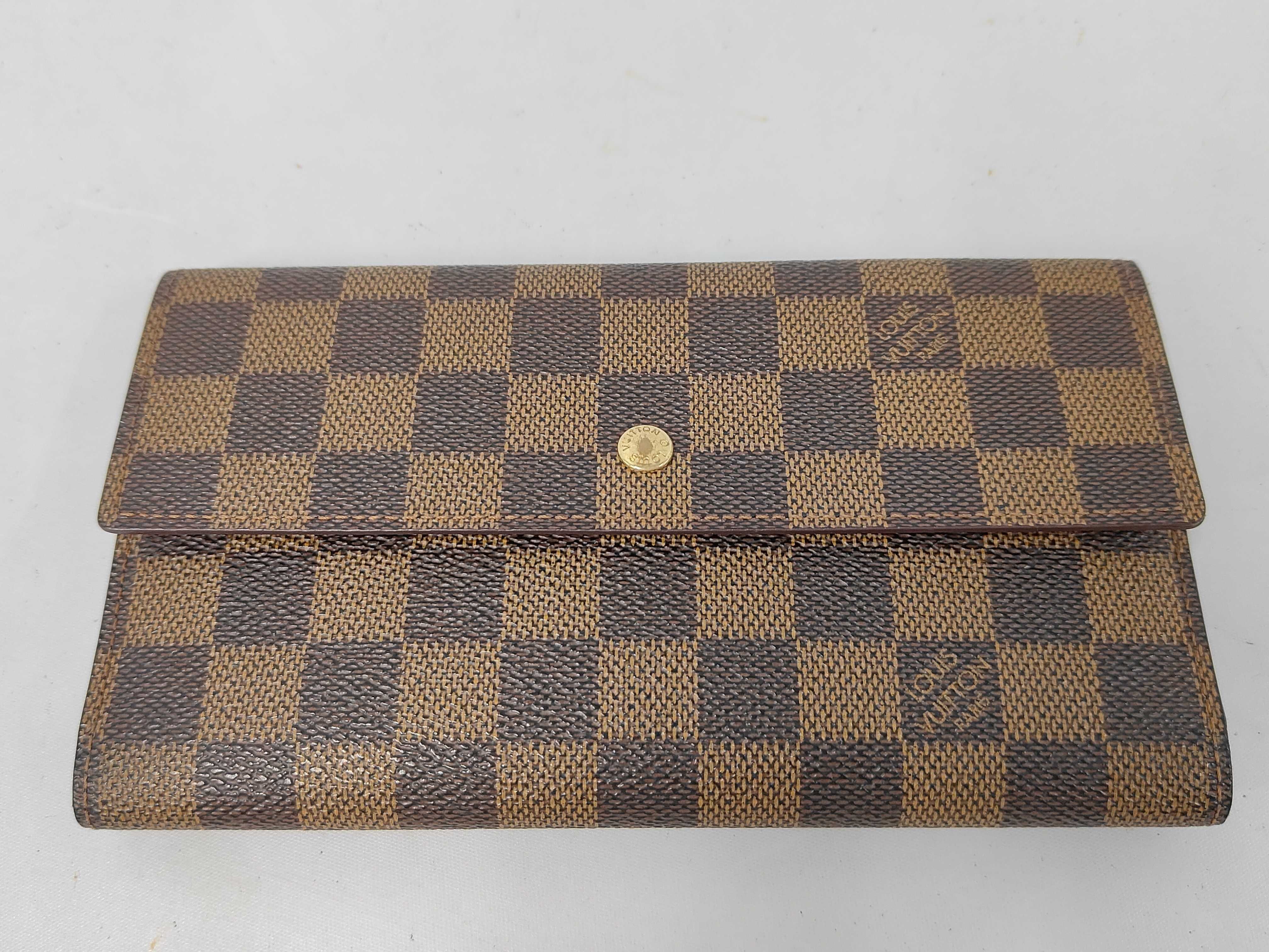 Damier Portefeuille International Wallet