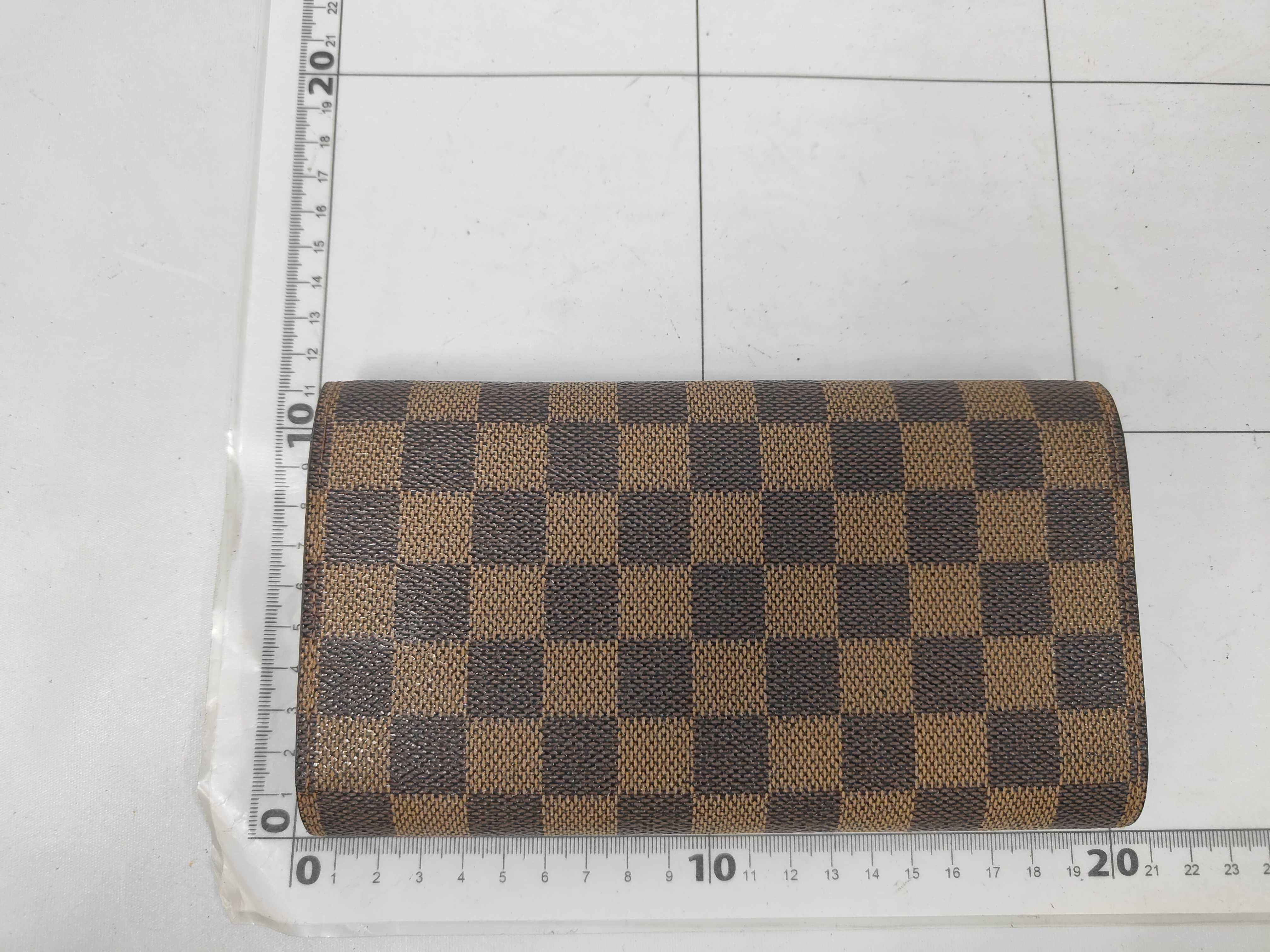 Damier Portefeuille International Wallet — view 2