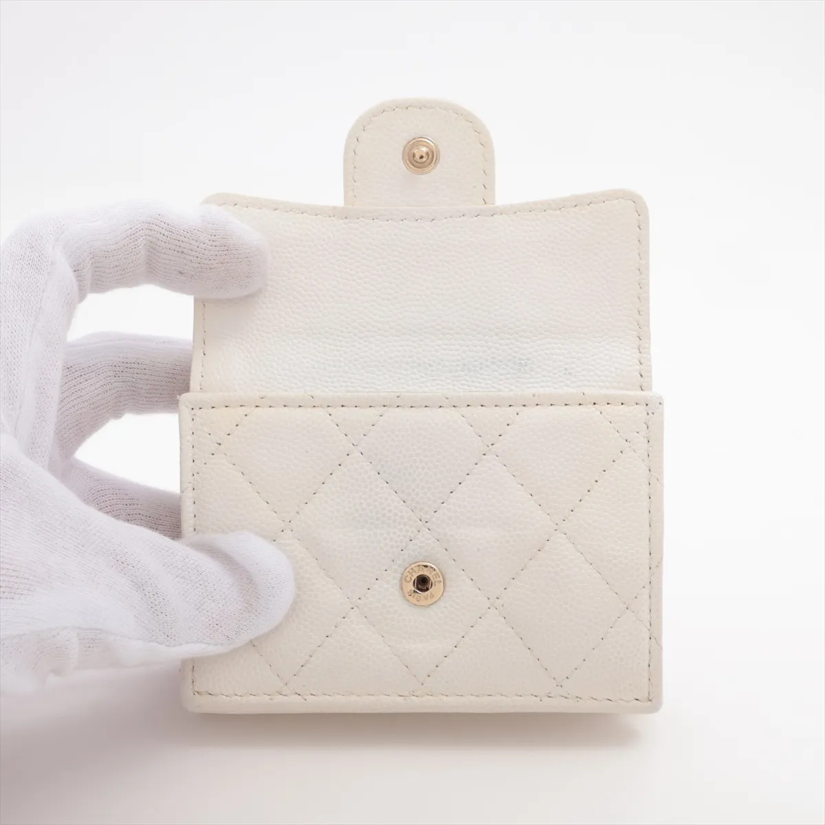Matelassé Caviar Skin Compact Wallet, White with Gold Hardware, 28356654 — view 3