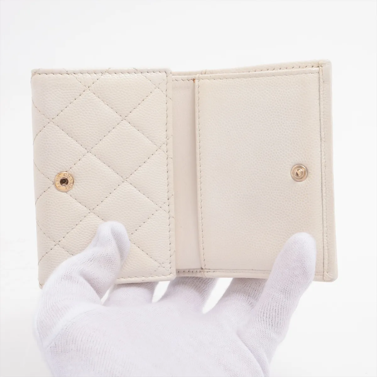 Matelassé Caviar Skin Compact Wallet, White with Gold Hardware, 28356654 — view 4