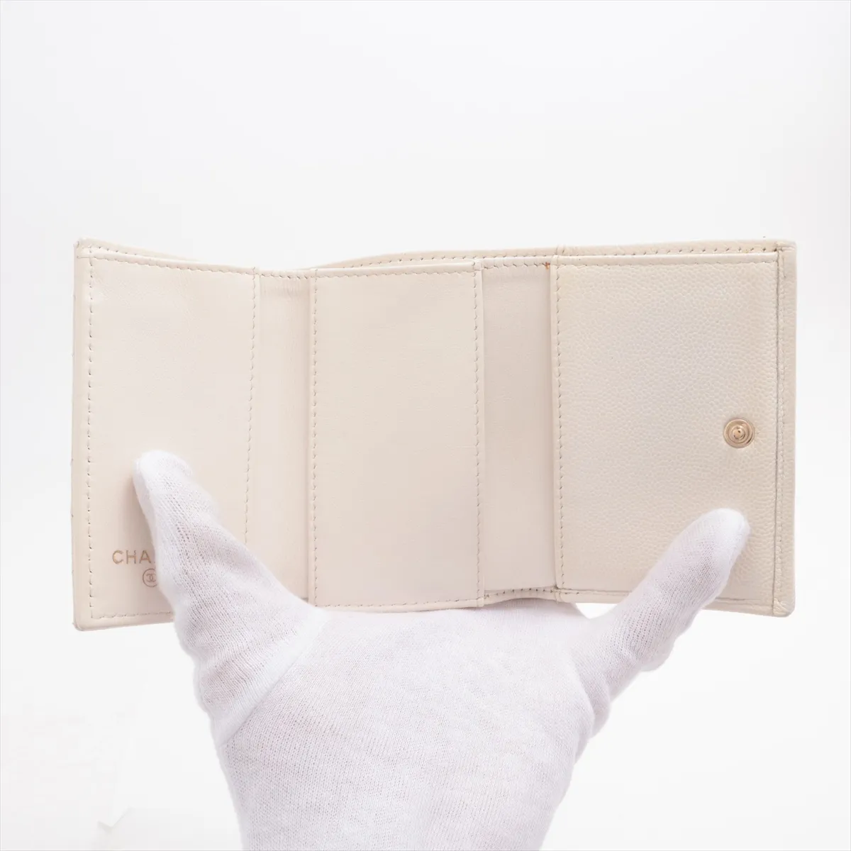 Matelassé Caviar Skin Compact Wallet, White with Gold Hardware, 28356654 — view 5
