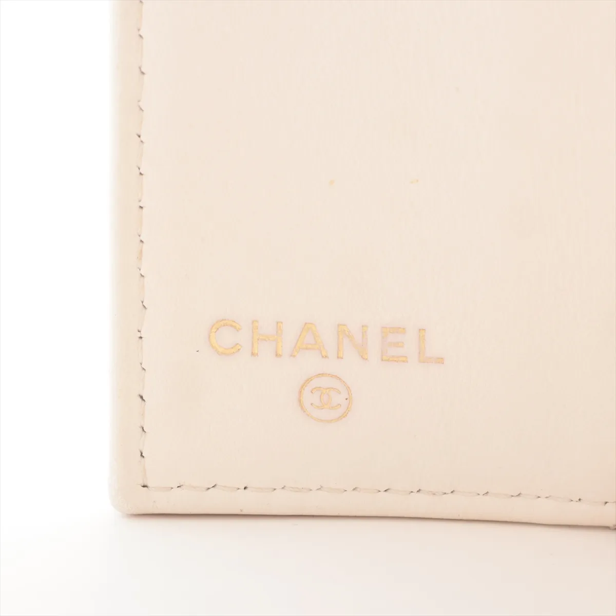 Matelassé Caviar Skin Compact Wallet, White with Gold Hardware, 28356654 — view 8