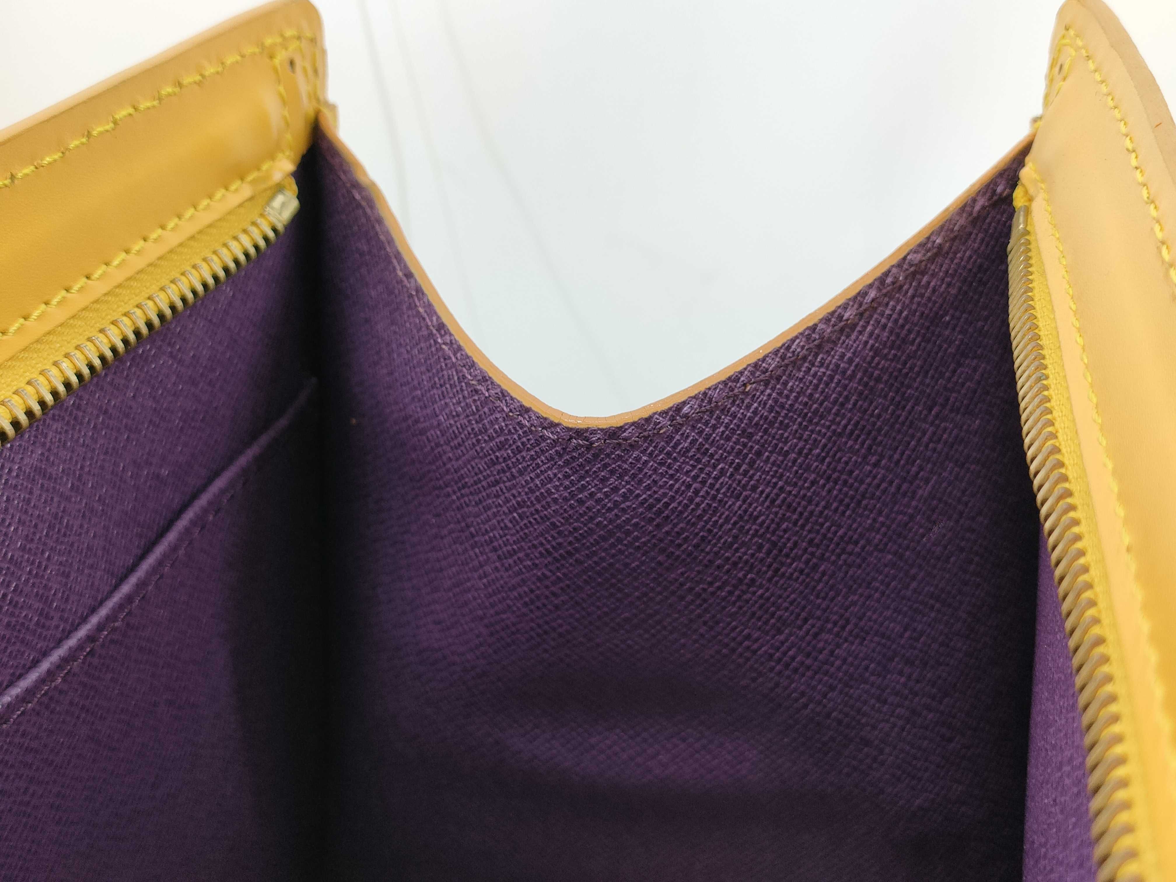 Epi Sac Triangle Handbag MI1914 Handbag — view 11