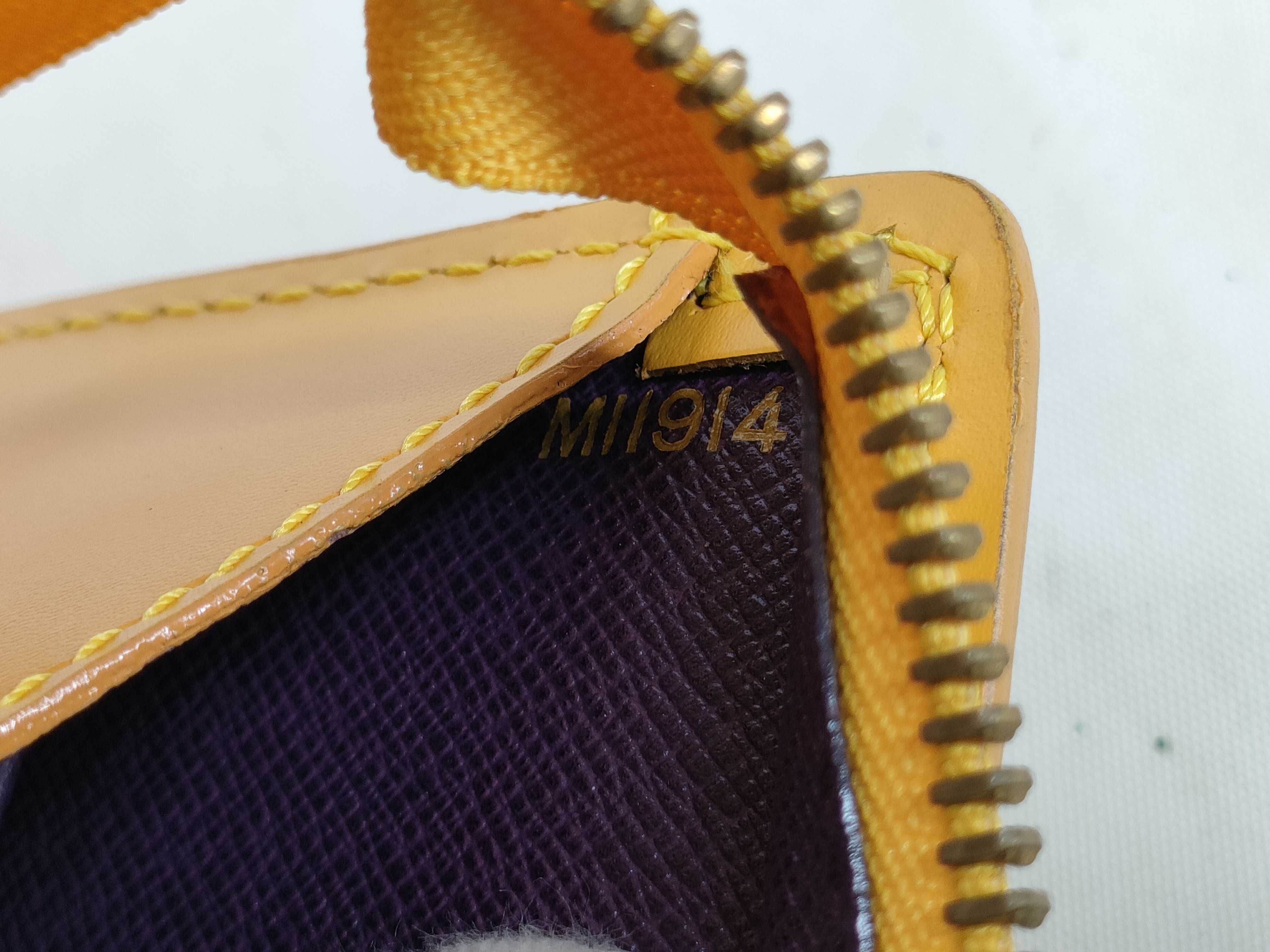 Epi Sac Triangle Handbag MI1914 Handbag — view 13