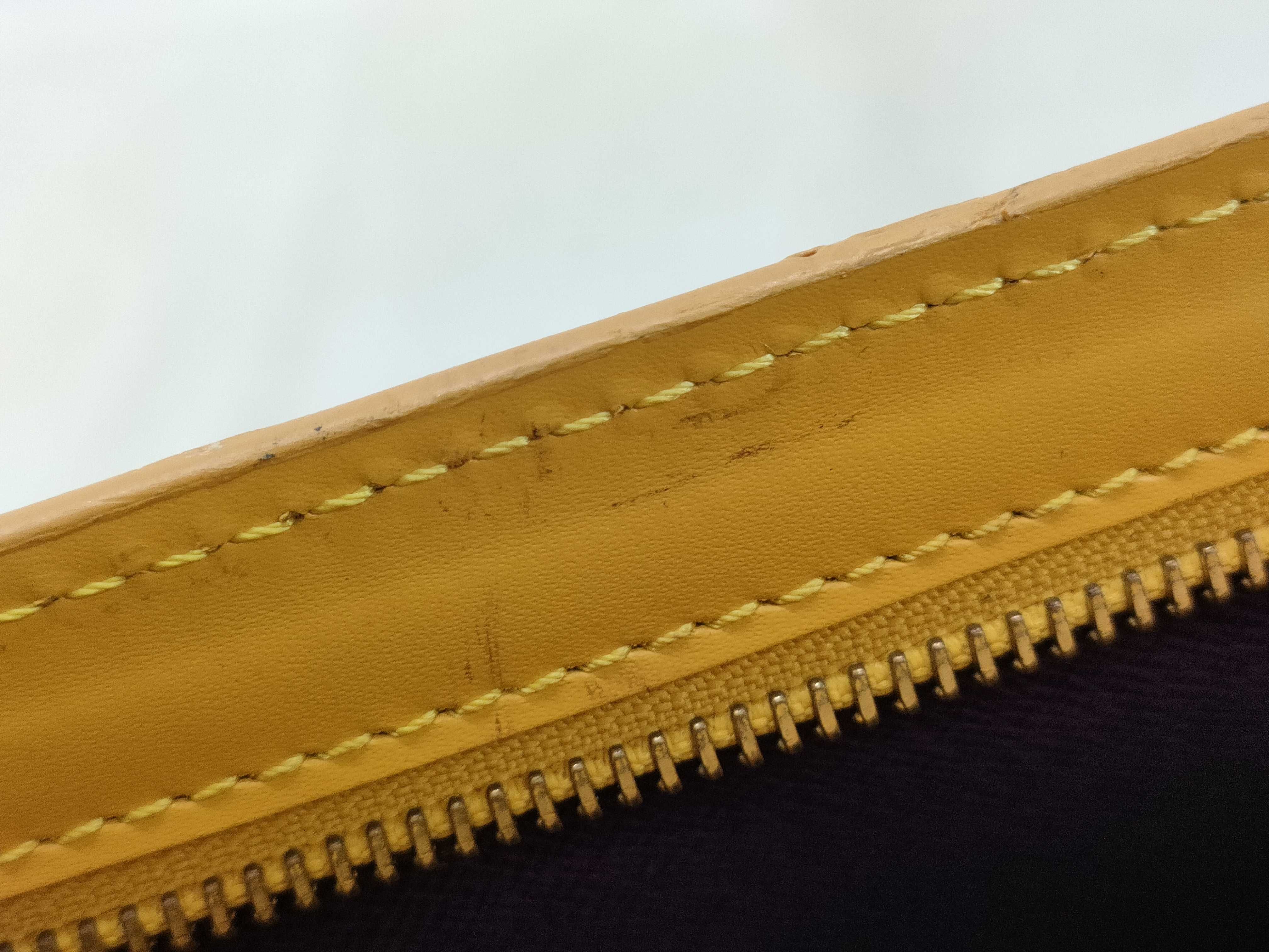 Epi Sac Triangle Handbag MI1914 Handbag — view 14