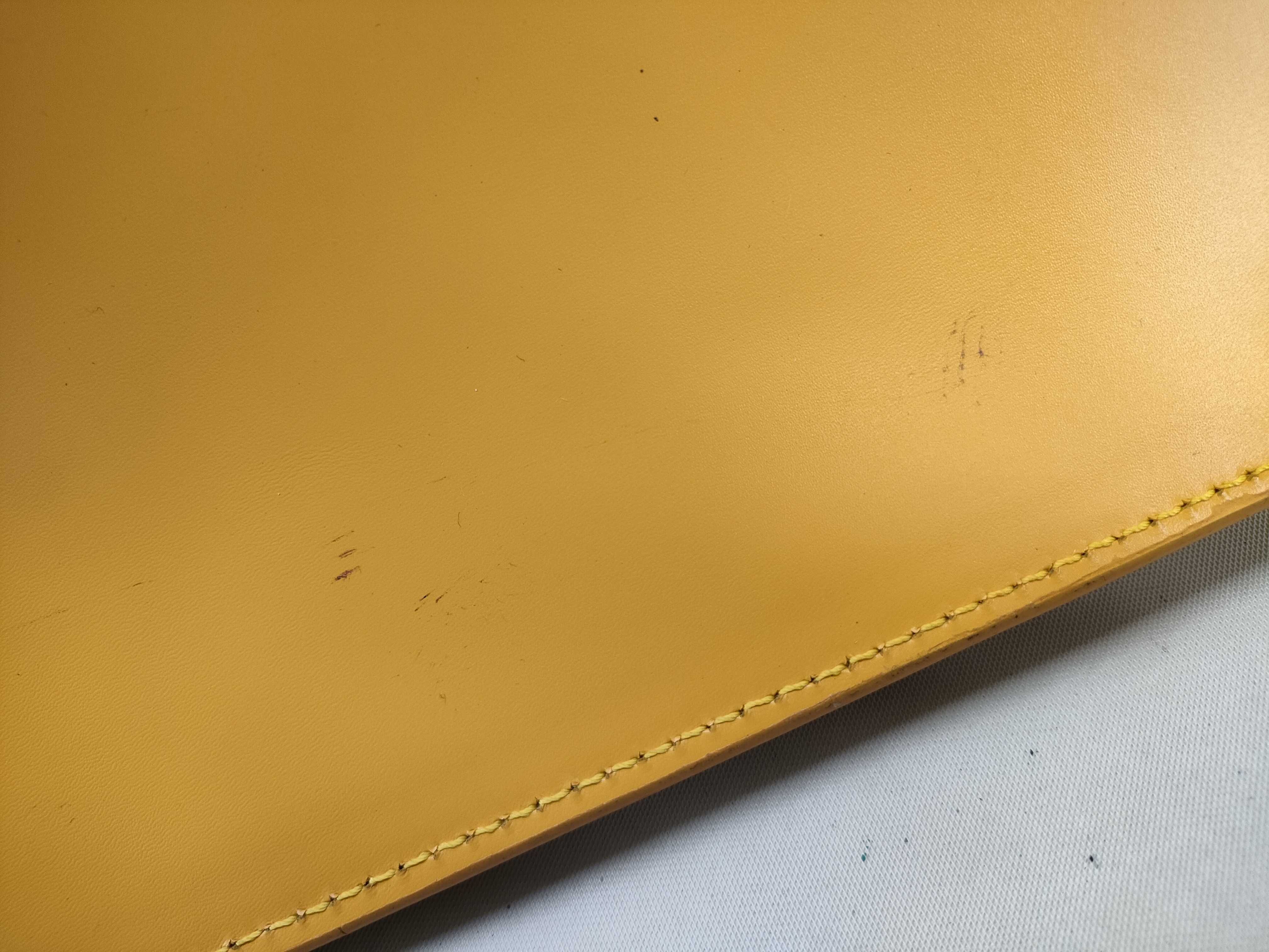 Epi Sac Triangle Handbag MI1914 Handbag — view 15