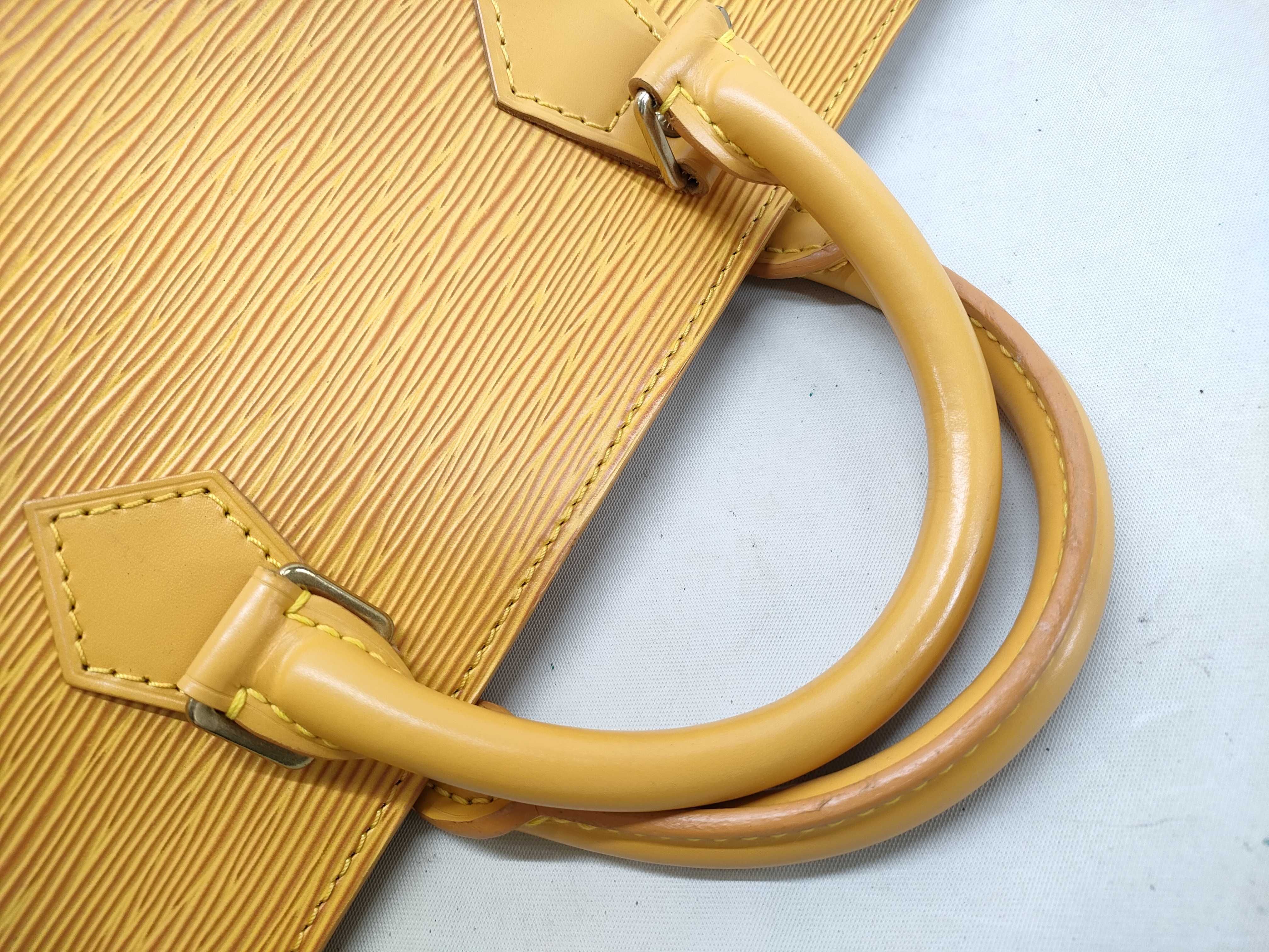 Epi Sac Triangle Handbag MI1914 Handbag — view 5