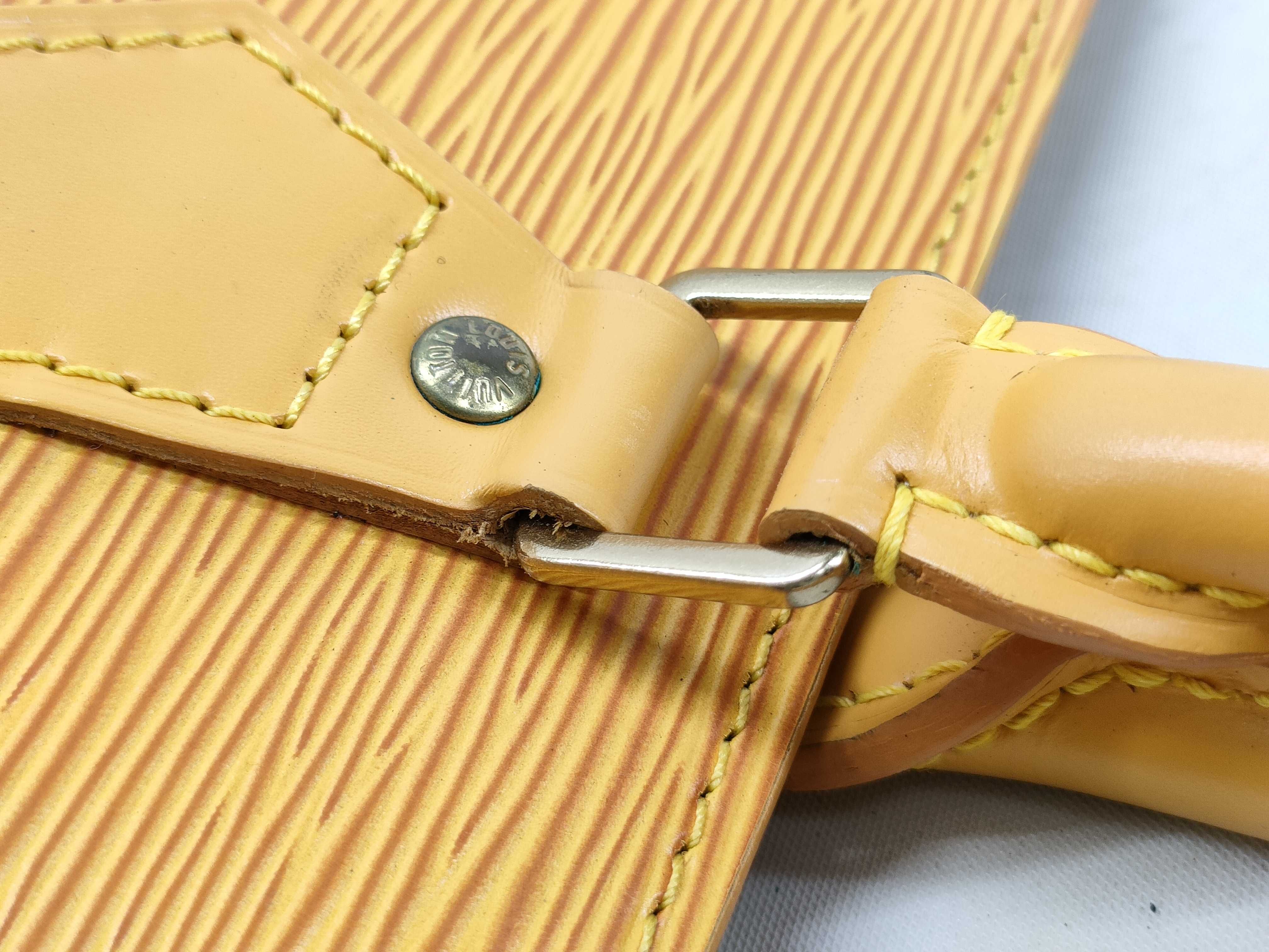 Epi Sac Triangle Handbag MI1914 Handbag — view 7