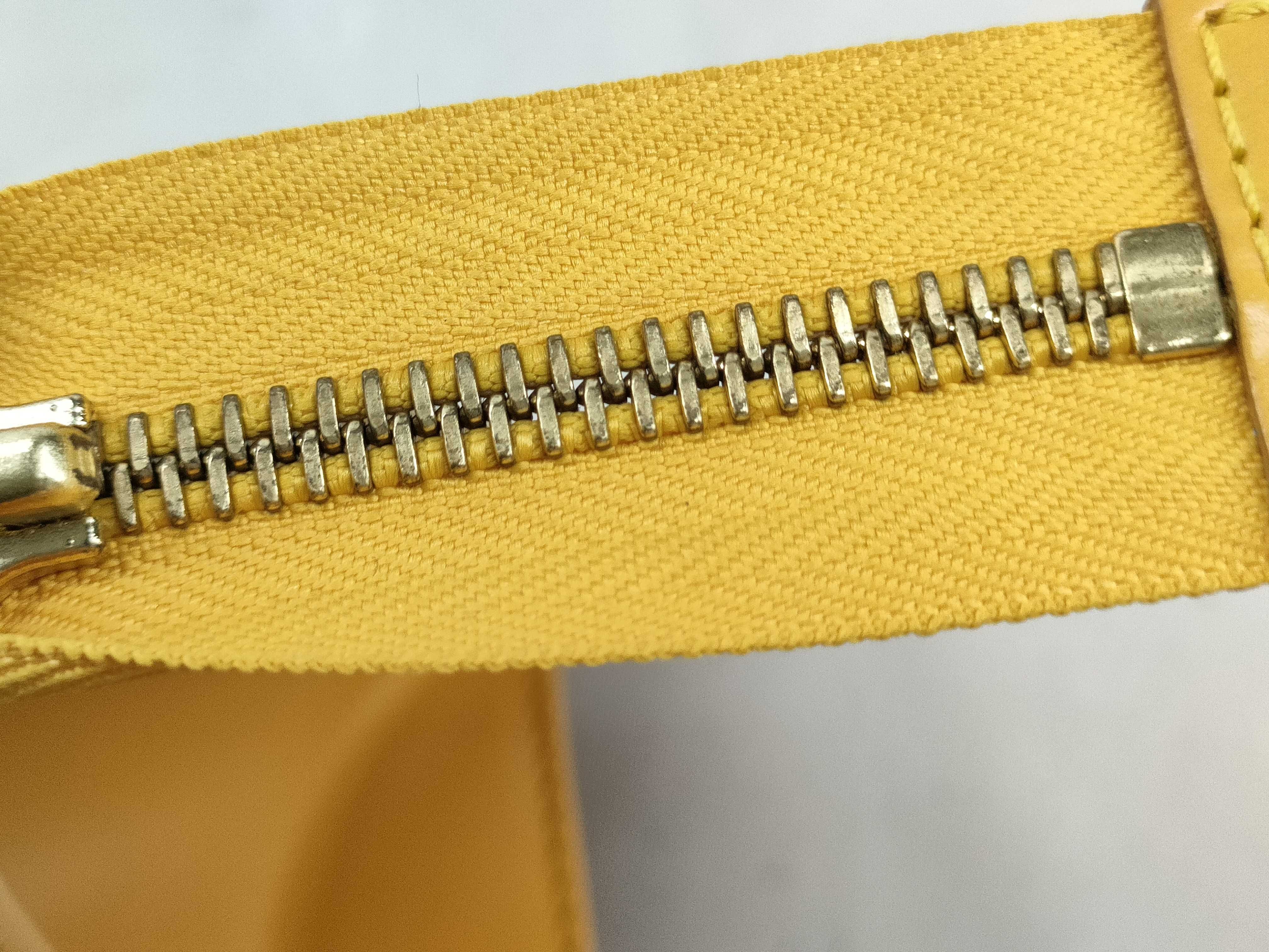 Epi Sac Triangle Handbag MI1914 Handbag — view 8