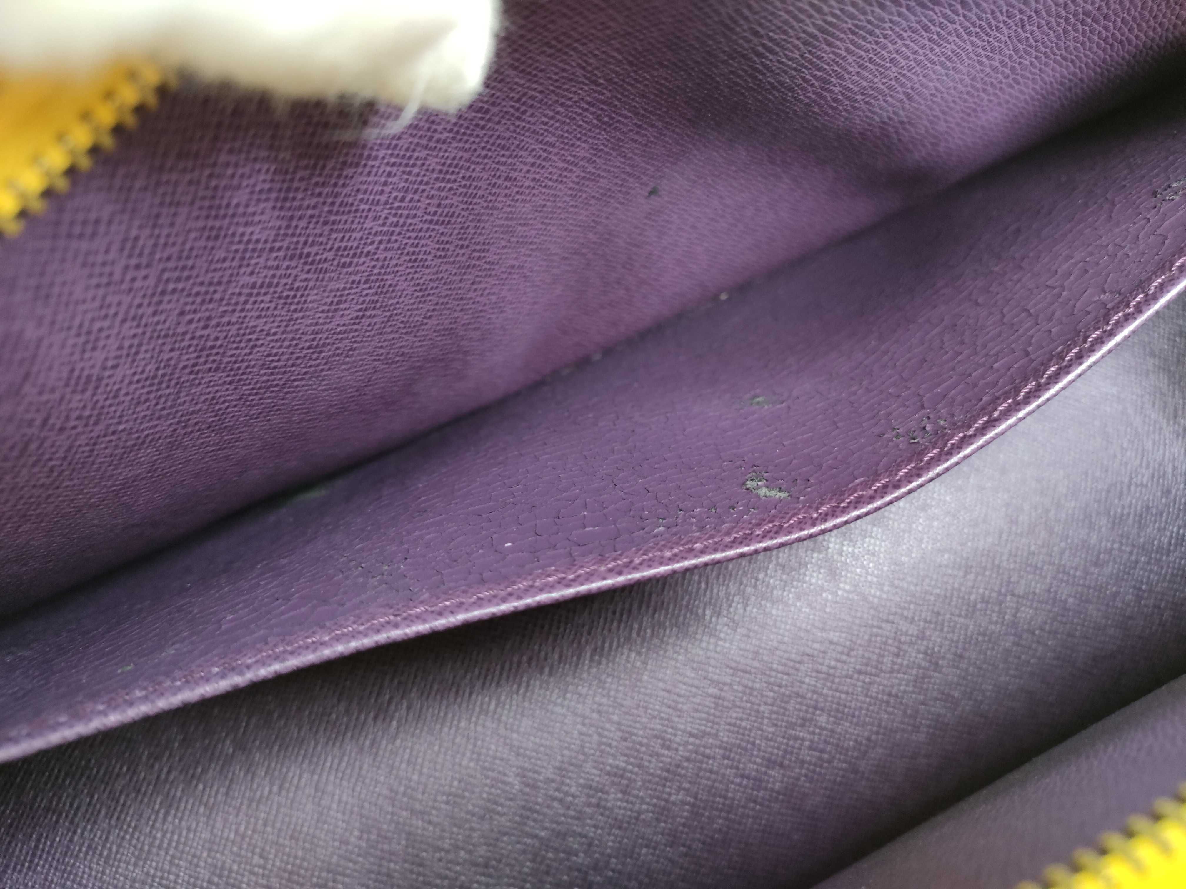 Epi Sac Triangle Handbag MI1914 Handbag — view 10