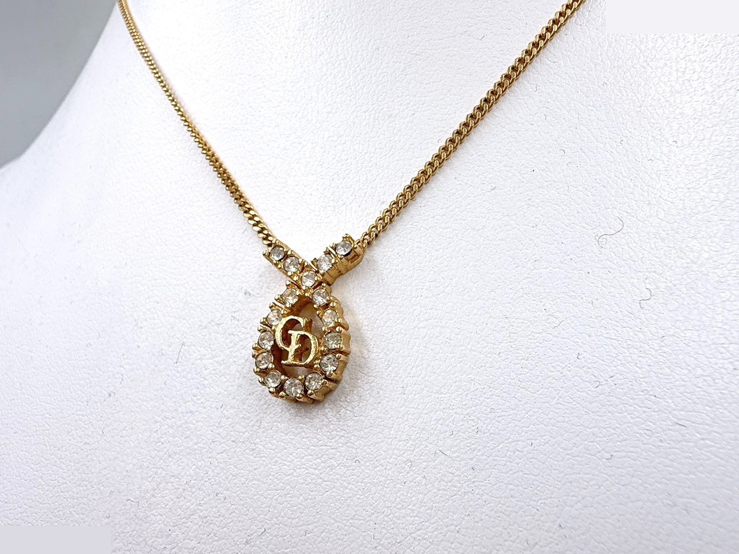 gold-colored rhinestone necklace, chain approximately 44cm. — view 2