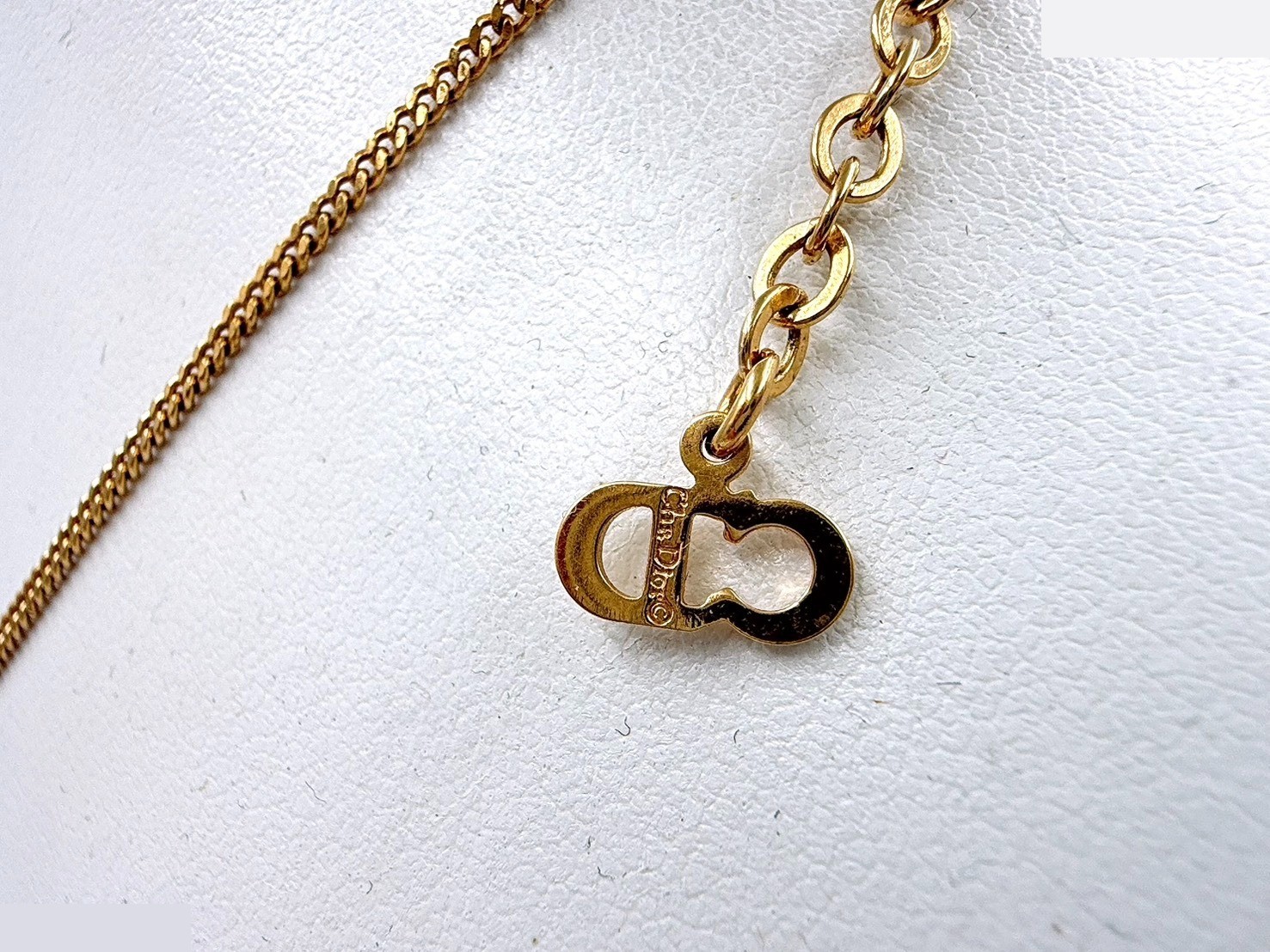 gold-colored rhinestone necklace, chain approximately 44cm. — view 5