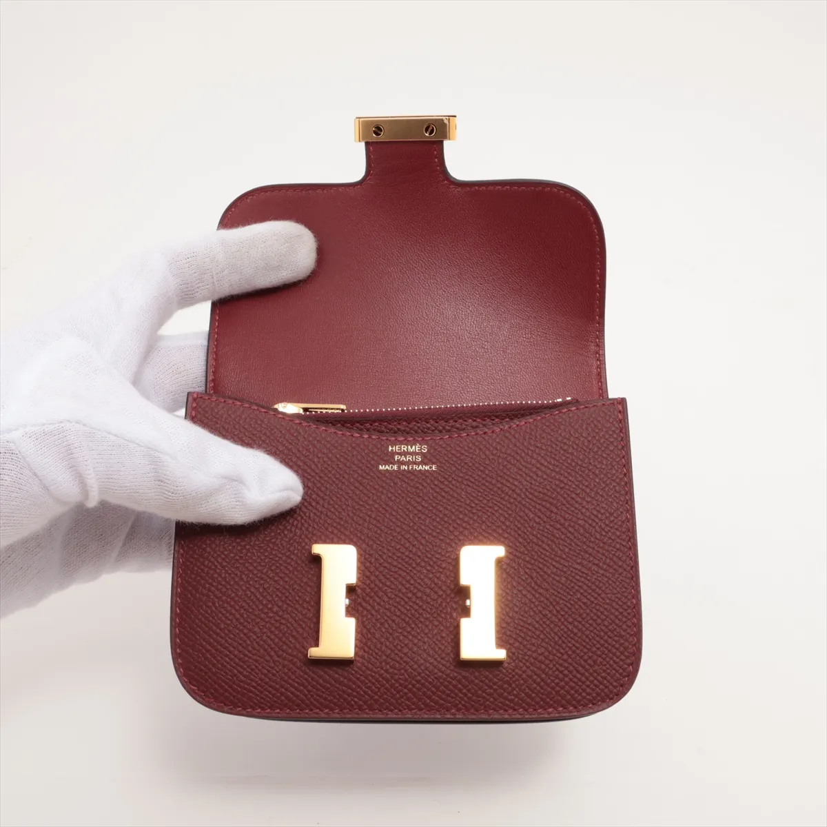 Constance Slim Vaux Epson Coin Case Red Gold Hardware G:2026 — view 3