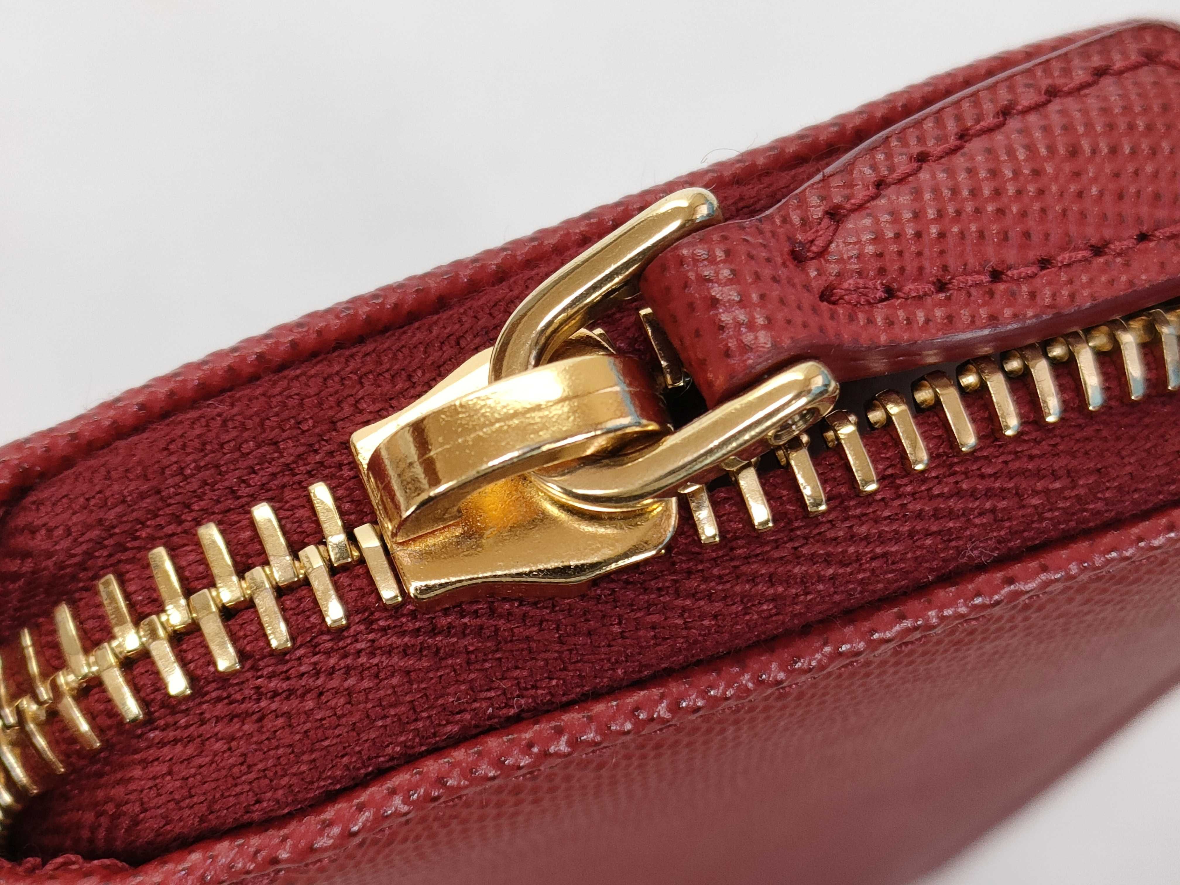 Saffiano Leather Round Zipper Key Case 1M0604 Key Case — view 10