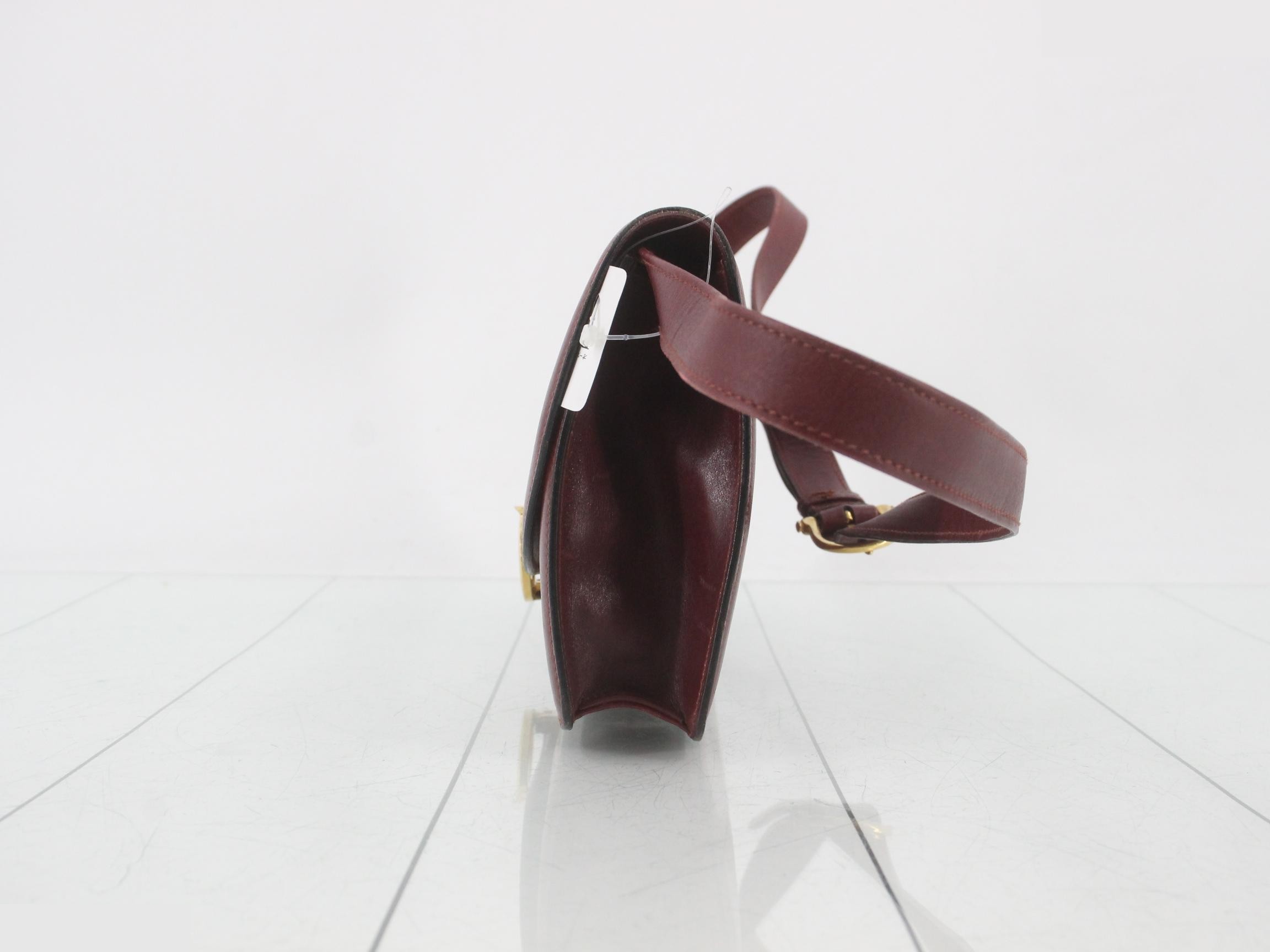 Vintage one-shoulder bag with carriage hardware — view 3