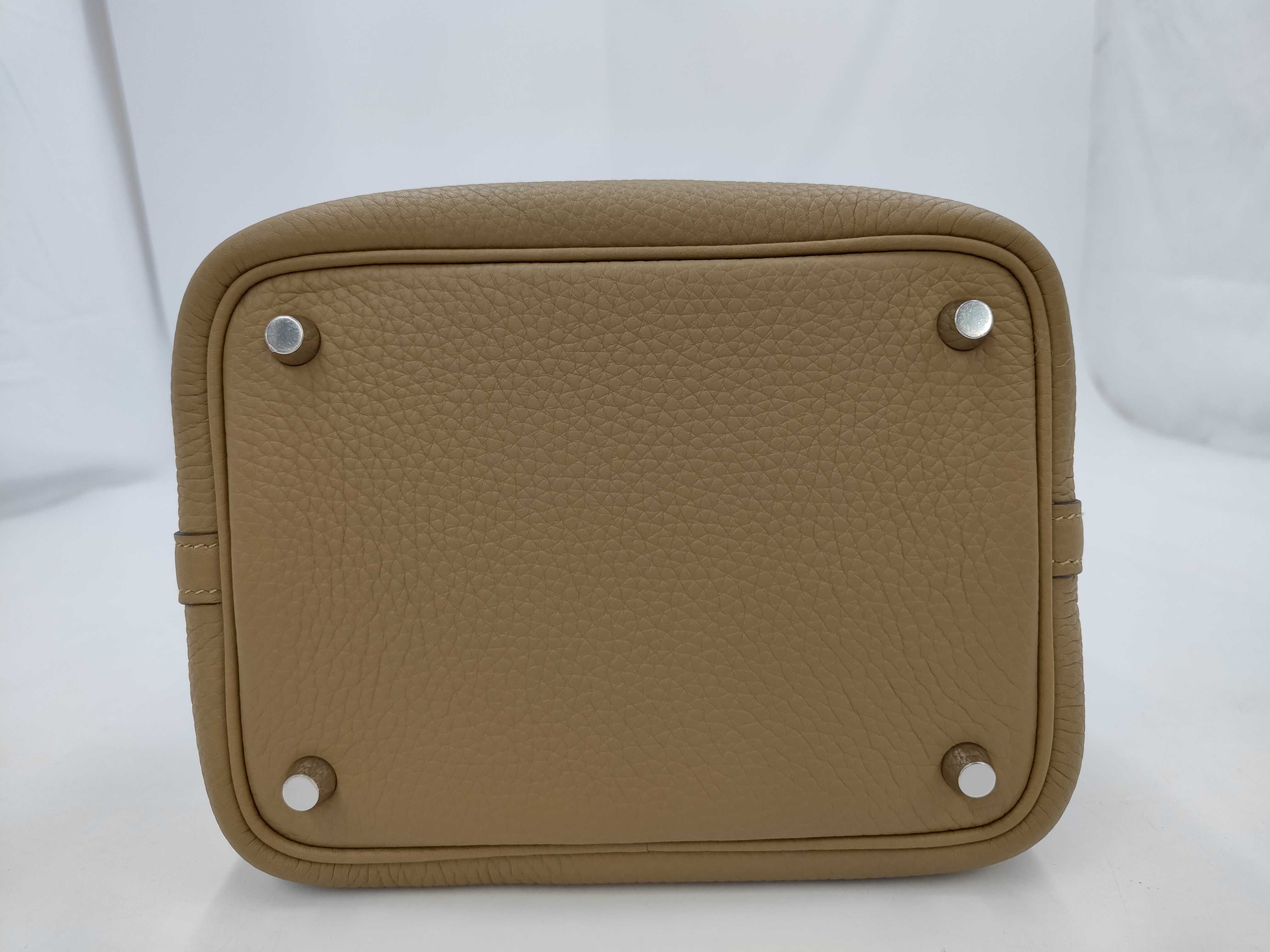Picotin Lock 18 Dune Taurillon Clemence Silver Hardware G Stamp Handbag — view 3