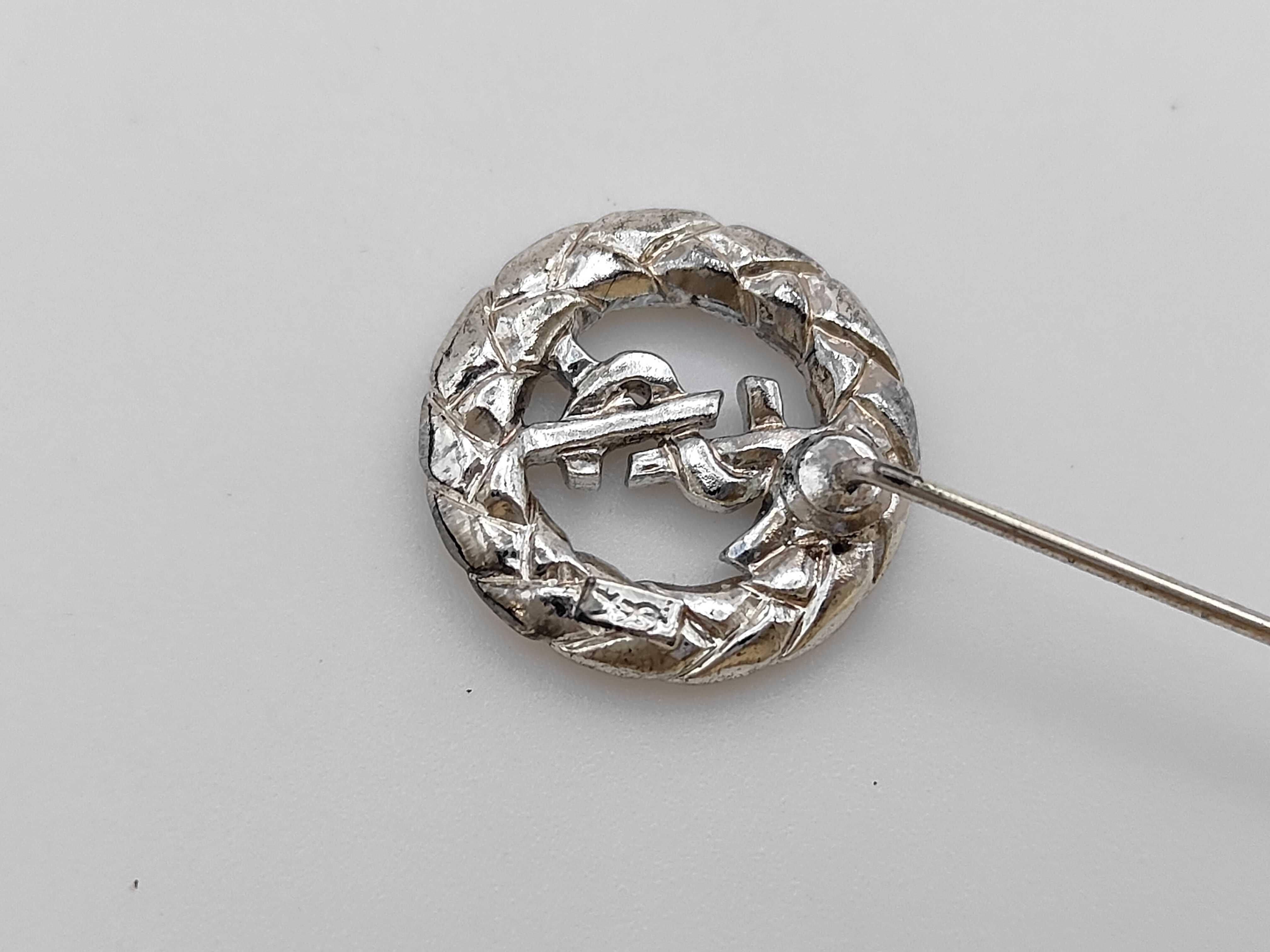 silver brooch — view 3