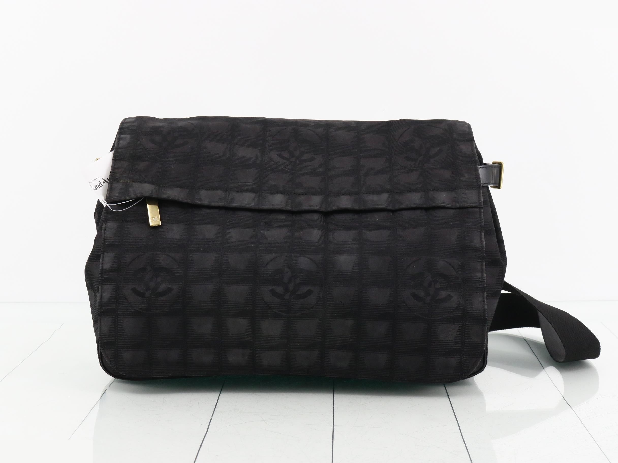 Nylon messenger bag