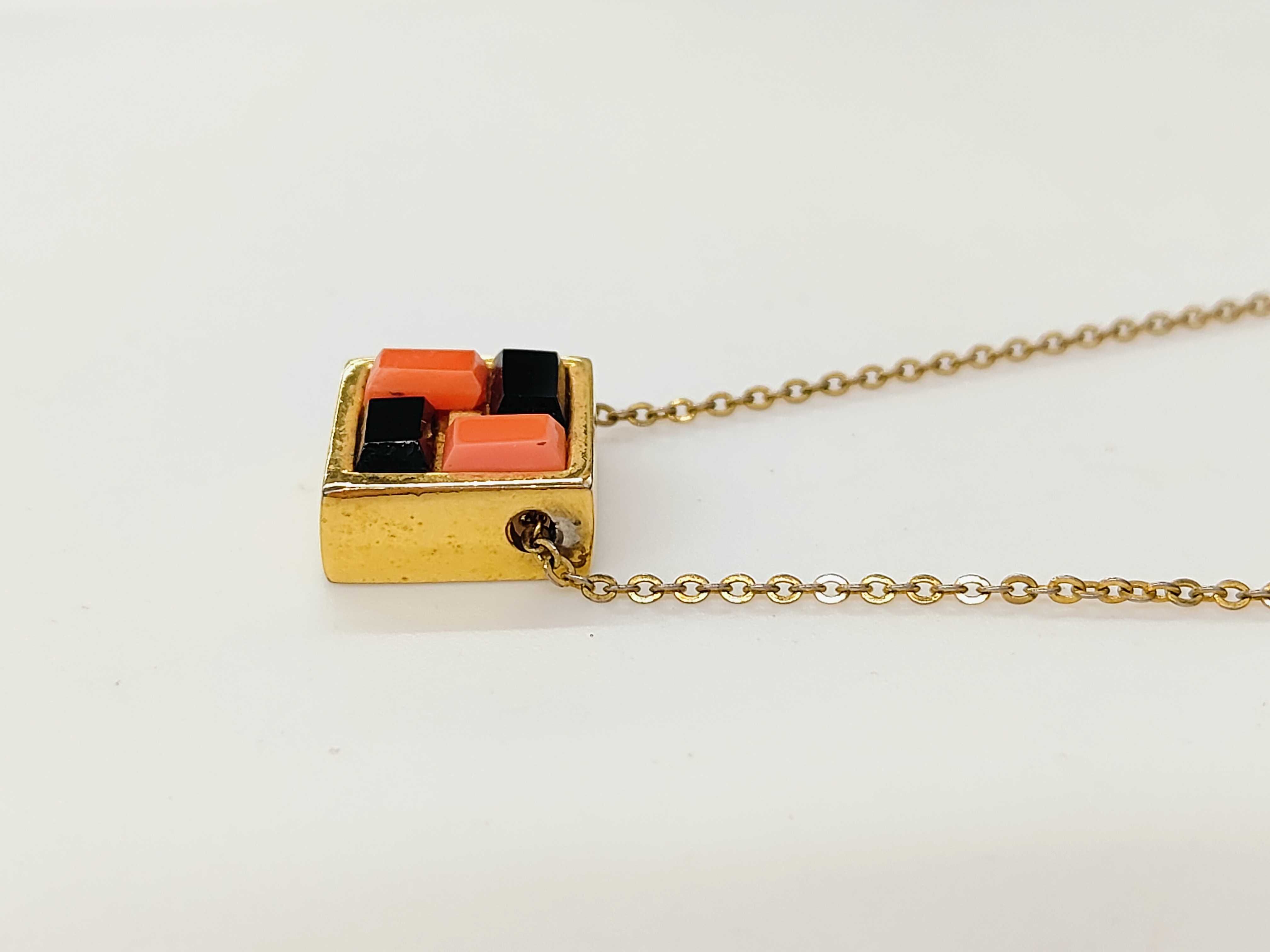 necklace — view 3