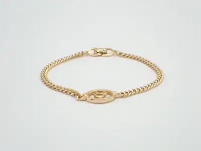 Gold bracelet, wrist circumference approximately 18.5 cm