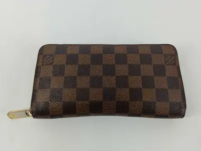 Damier Zippy Wallet