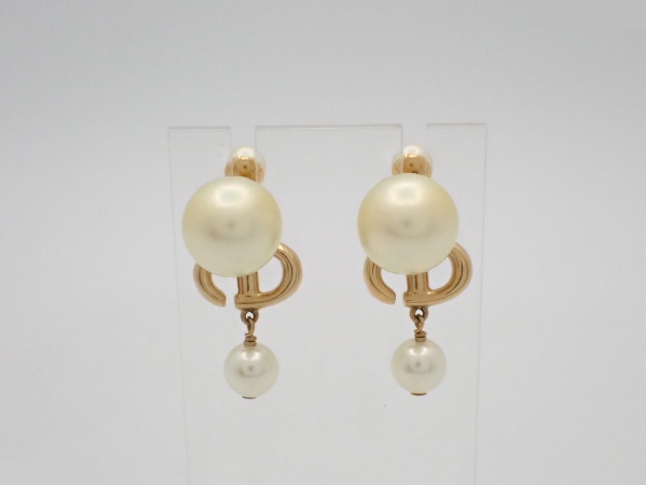 Gold earrings — view 2