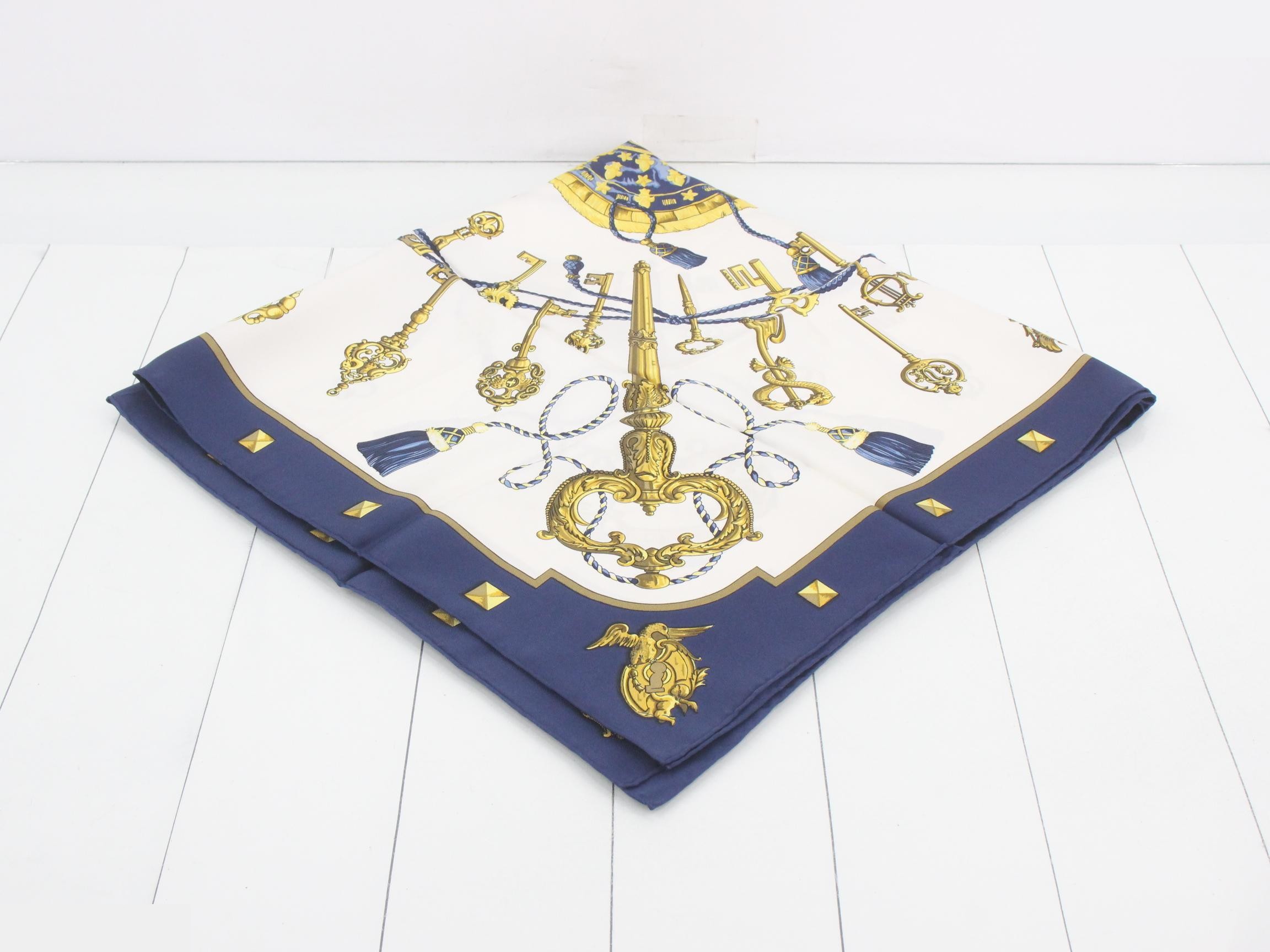 Carre 90 LES CLES Key Pattern — view 2