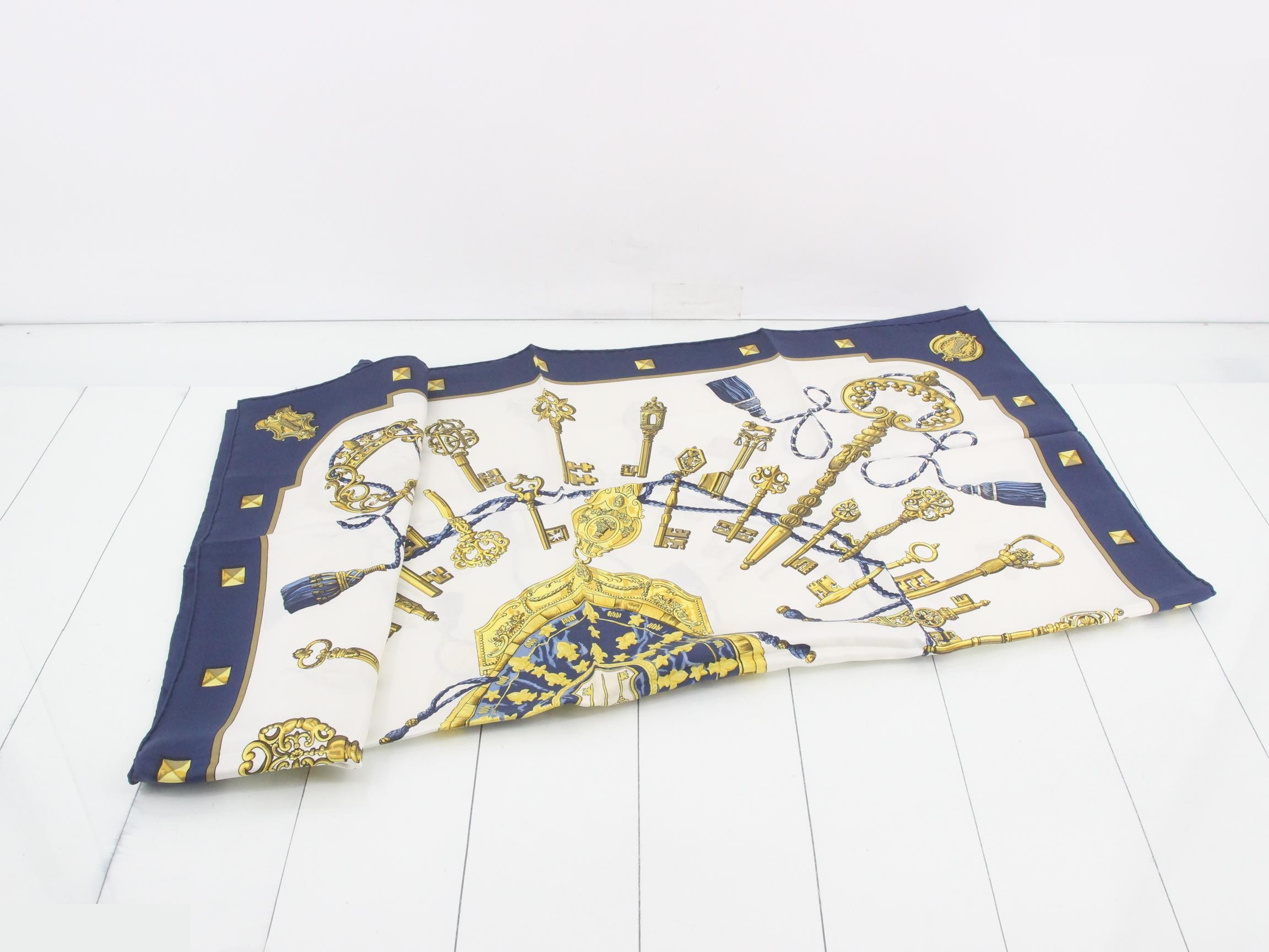 Carre 90 LES CLES Key Pattern — view 3