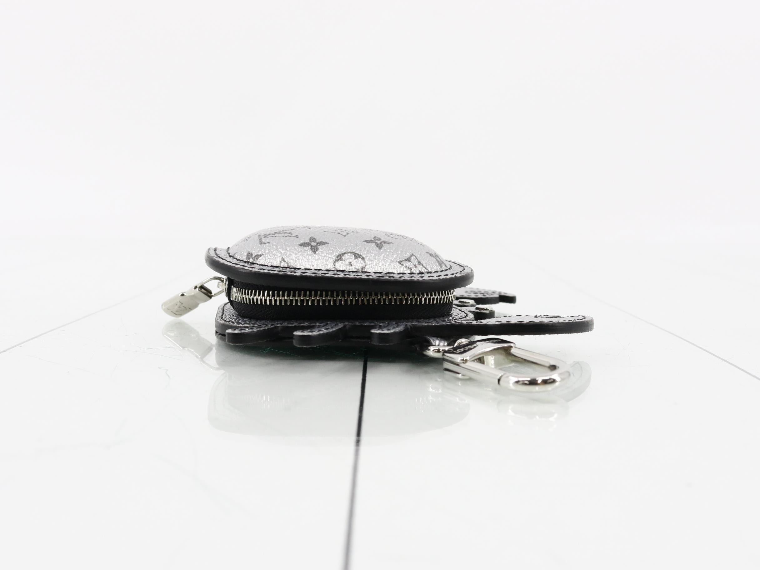 Bag charm - LV Club Gri — view 3