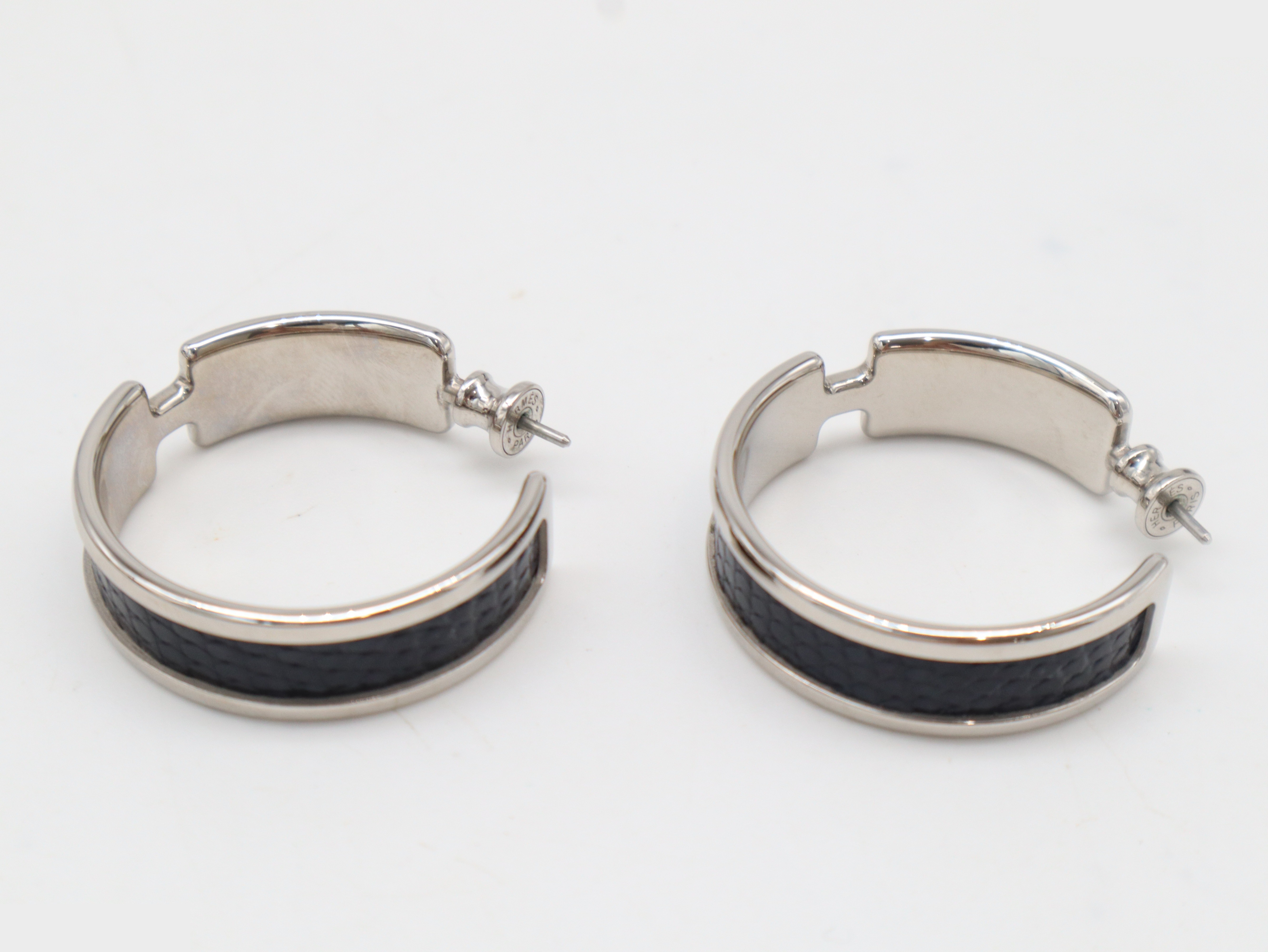 Olympe Lizard Earrings, Noir (Black), with storage bag. — view 2