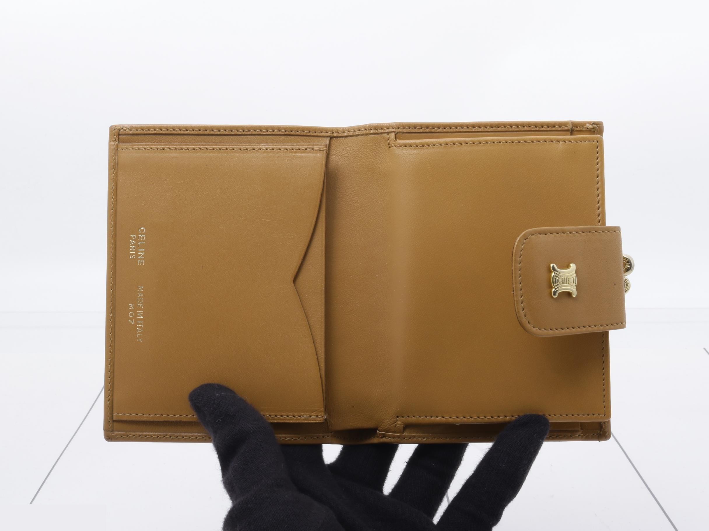Other lines: Bags and Wallets — view 4