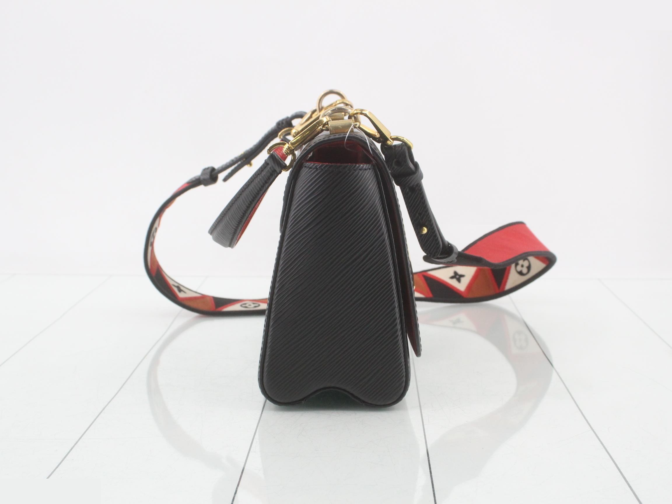 Epi Twist MM Noir 2-Way Shoulder Bag — view 4