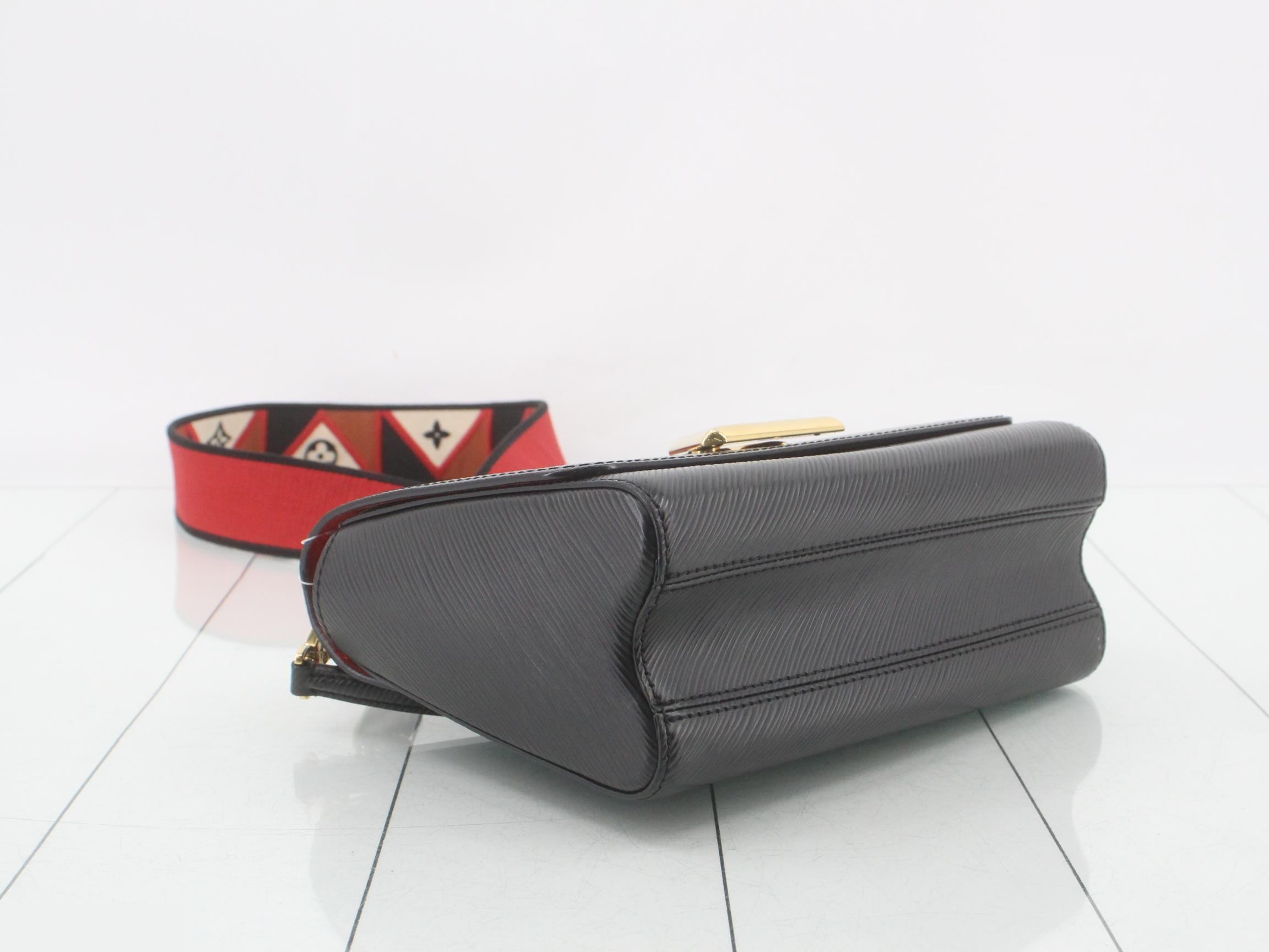 Epi Twist MM Noir 2-Way Shoulder Bag — view 5