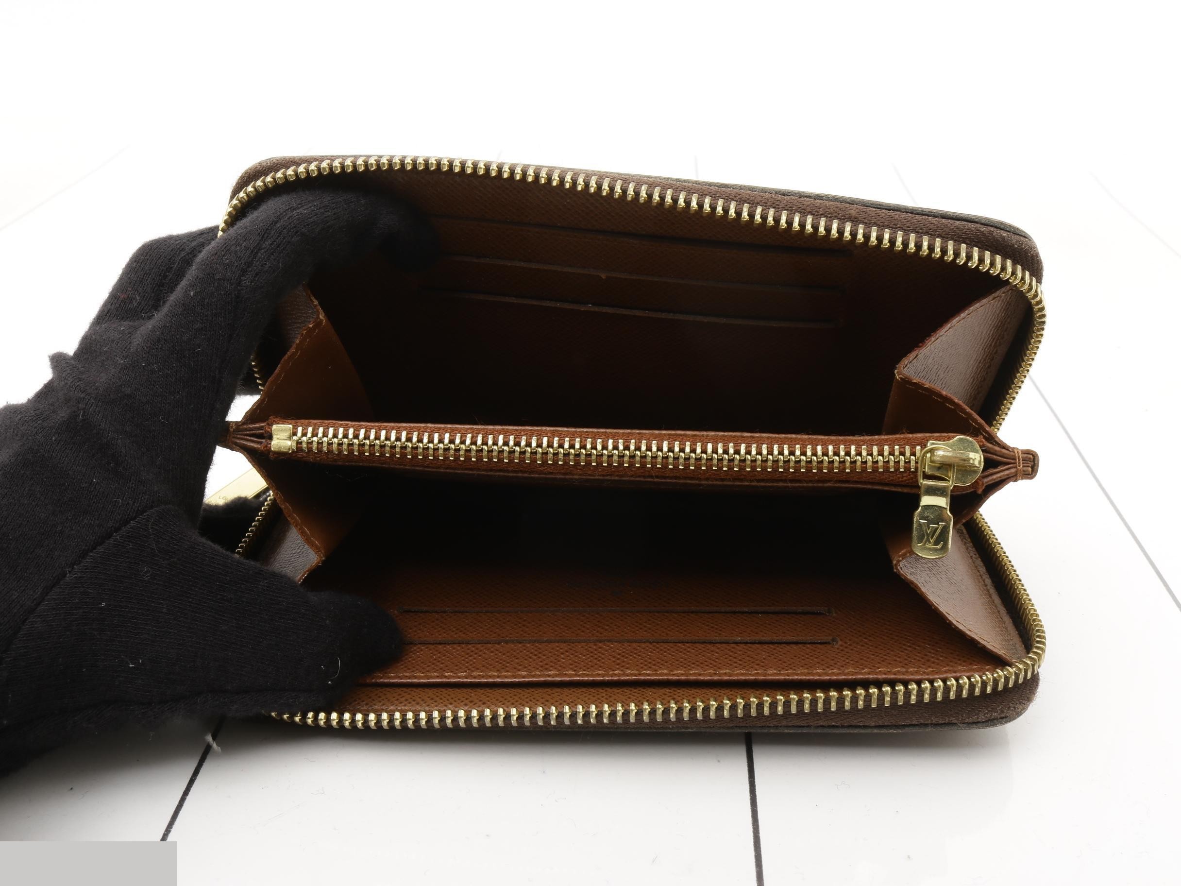 Zippy Compact Wallet Monogram — view 4