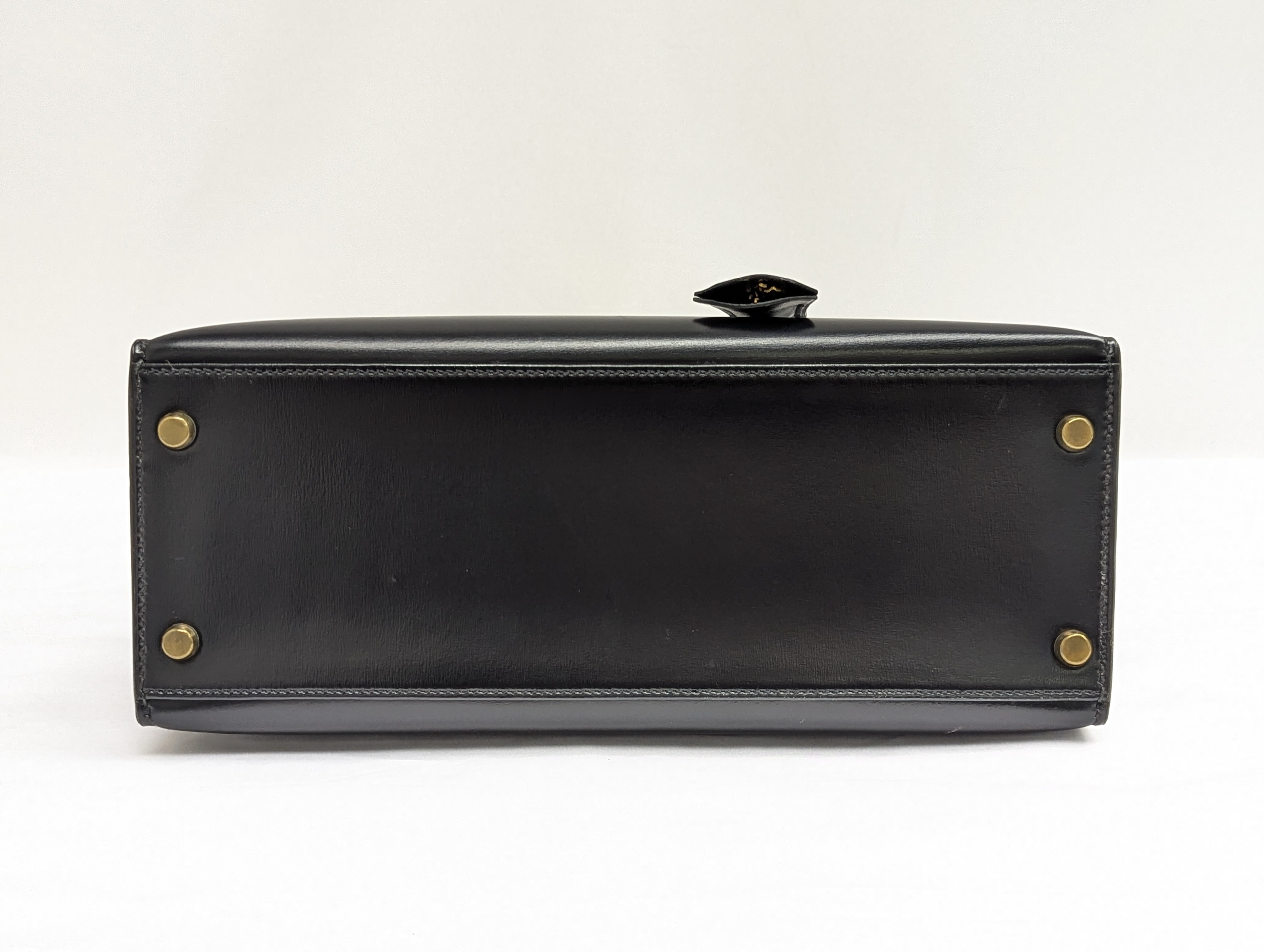 Kelly 28 Box Calf Leather Black Gold Hardware Size M Handbag — view 5