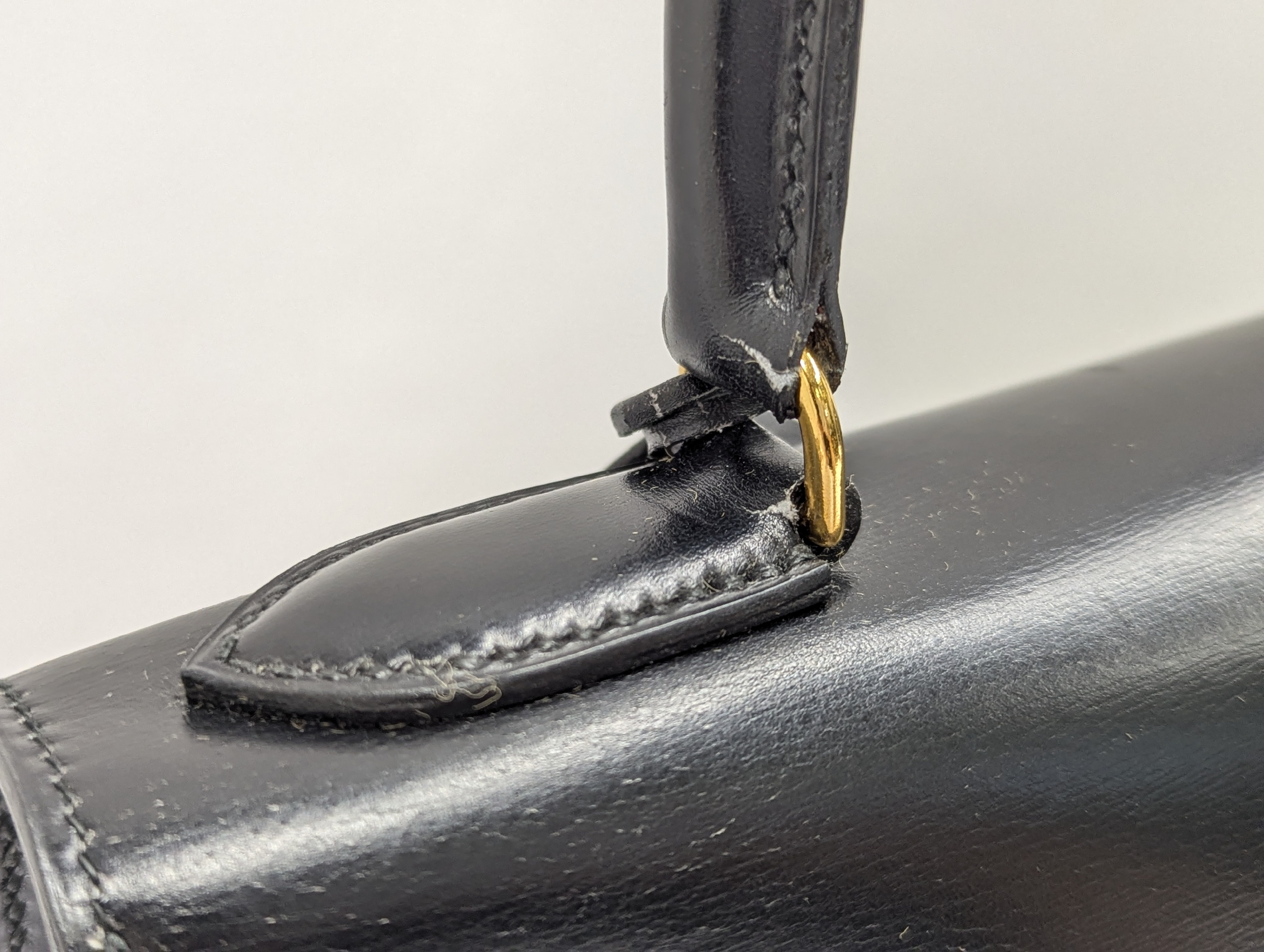 Kelly 28 Box Calf Leather Black Gold Hardware Size M Handbag — view 8