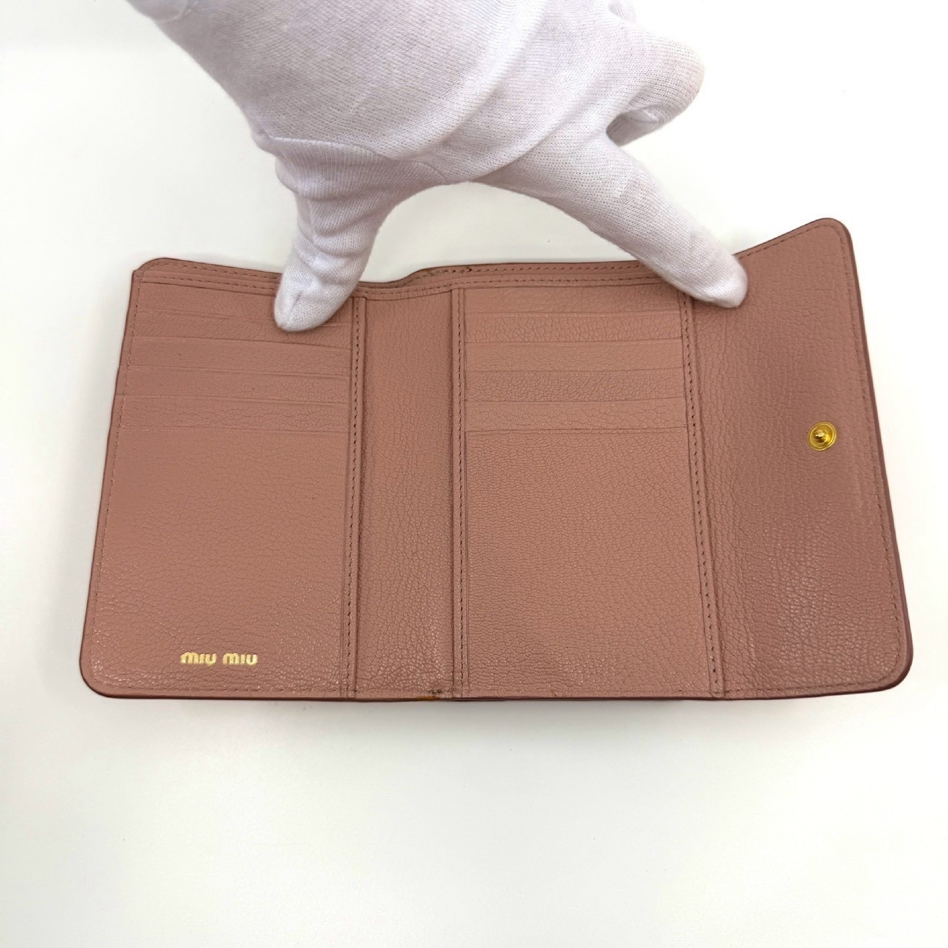 medium-sized pink zip wallet — view 4
